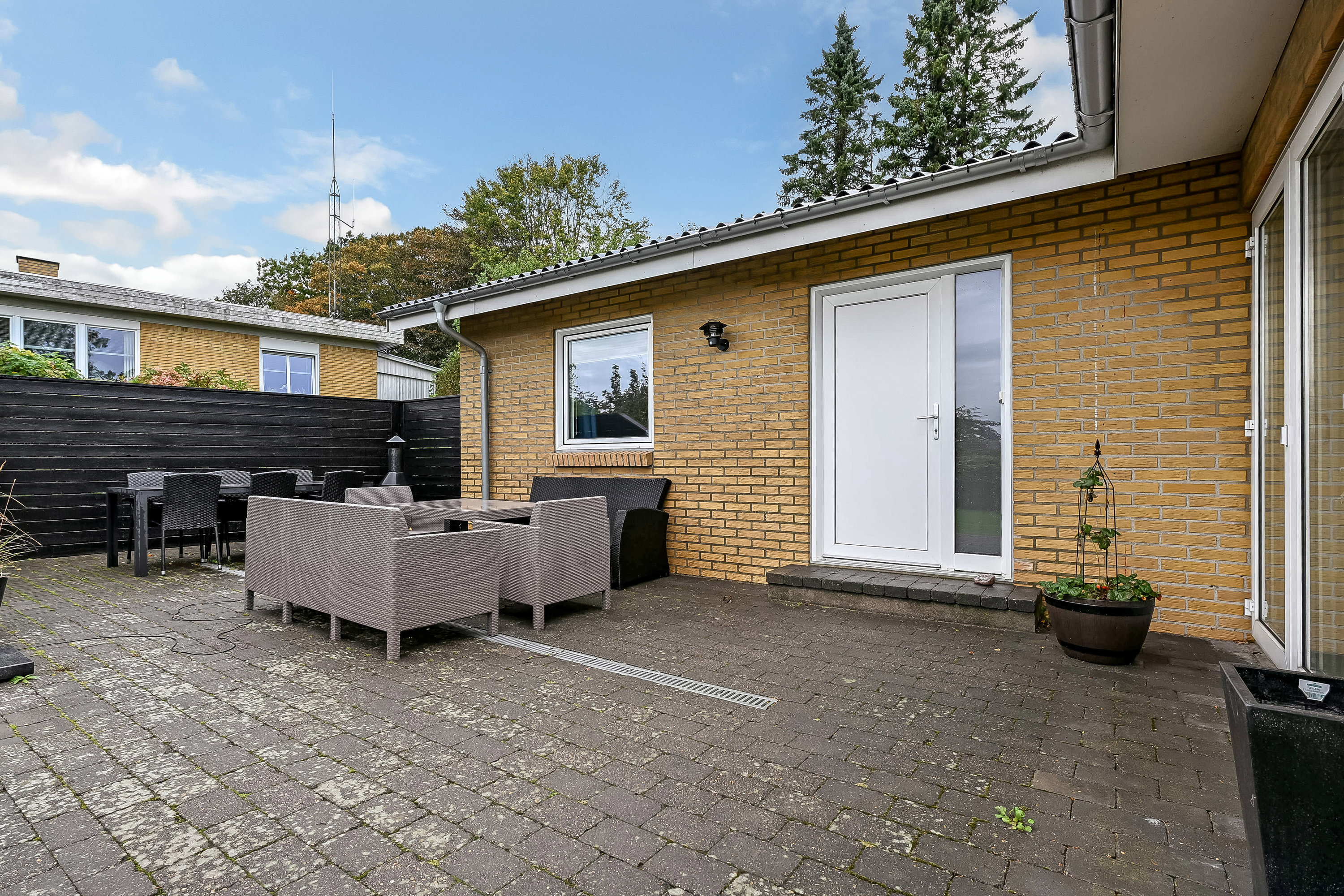 Fremhævet terrasse billede i fuldskærmstilstand. Billede af Odinsvej 24, 7600 Struer