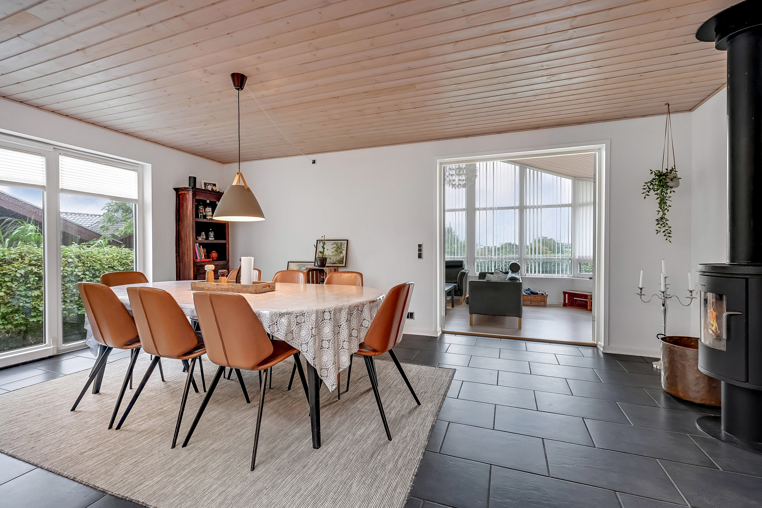 Fremhævet stue billede i fuldskærmstilstand. Billede af Odinsvej 24, 7600 Struer