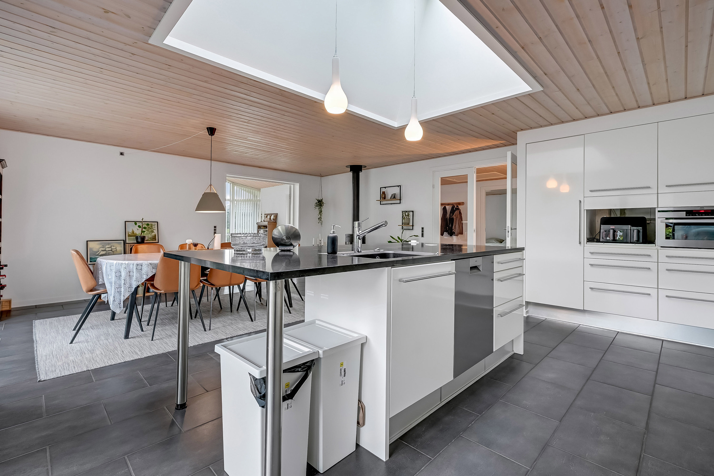 Fremhævet køkken billede i fuldskærmstilstand. Billede af Odinsvej 24, 7600 Struer