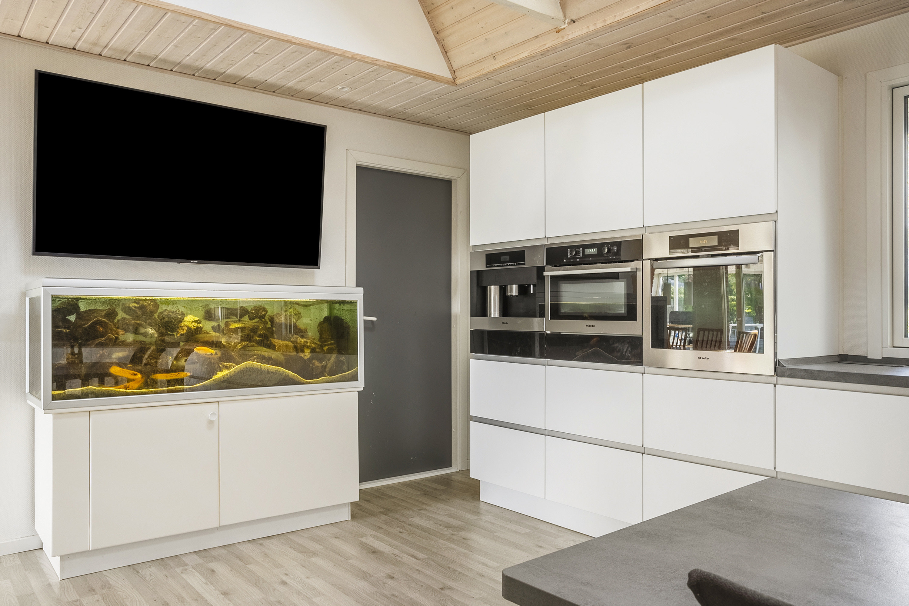 Fremhævet køkken/alrum billede i fuldskærmstilstand. Billede af Morbærvej 32, 6600 Vejen