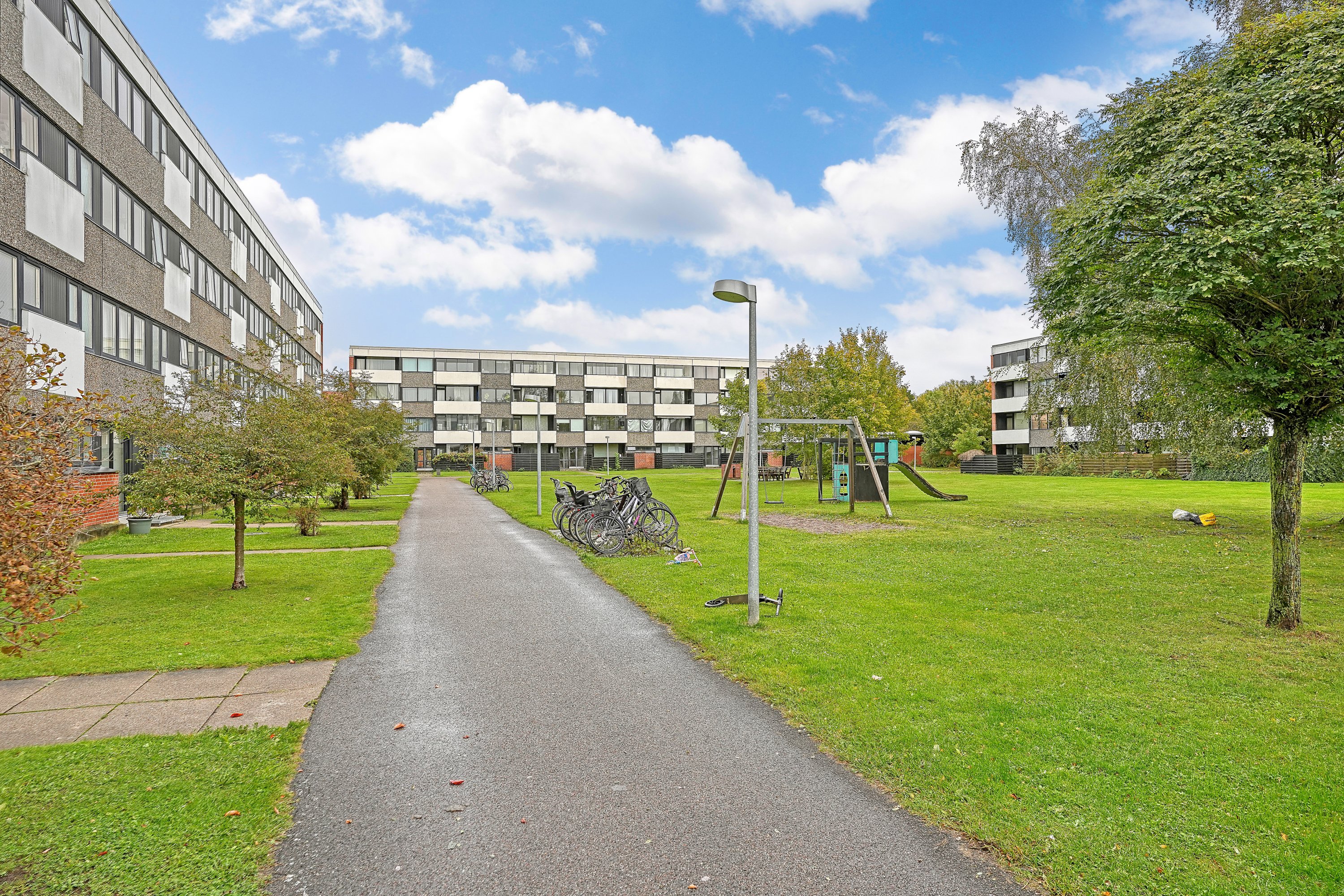 Fremhævet gårdmiljø billede i fuldskærmstilstand. Billede af Teglgårdsvej 621, 3. th., 3050 Humlebæk