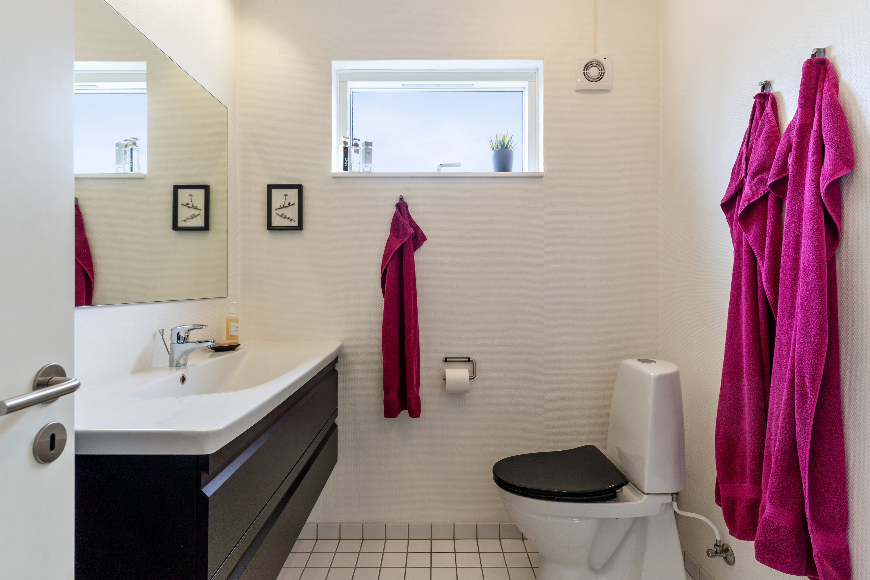 Fremhævet badeværelse billede i fuldskærmstilstand. Billede af Borgerdiget 128, 2730 Herlev