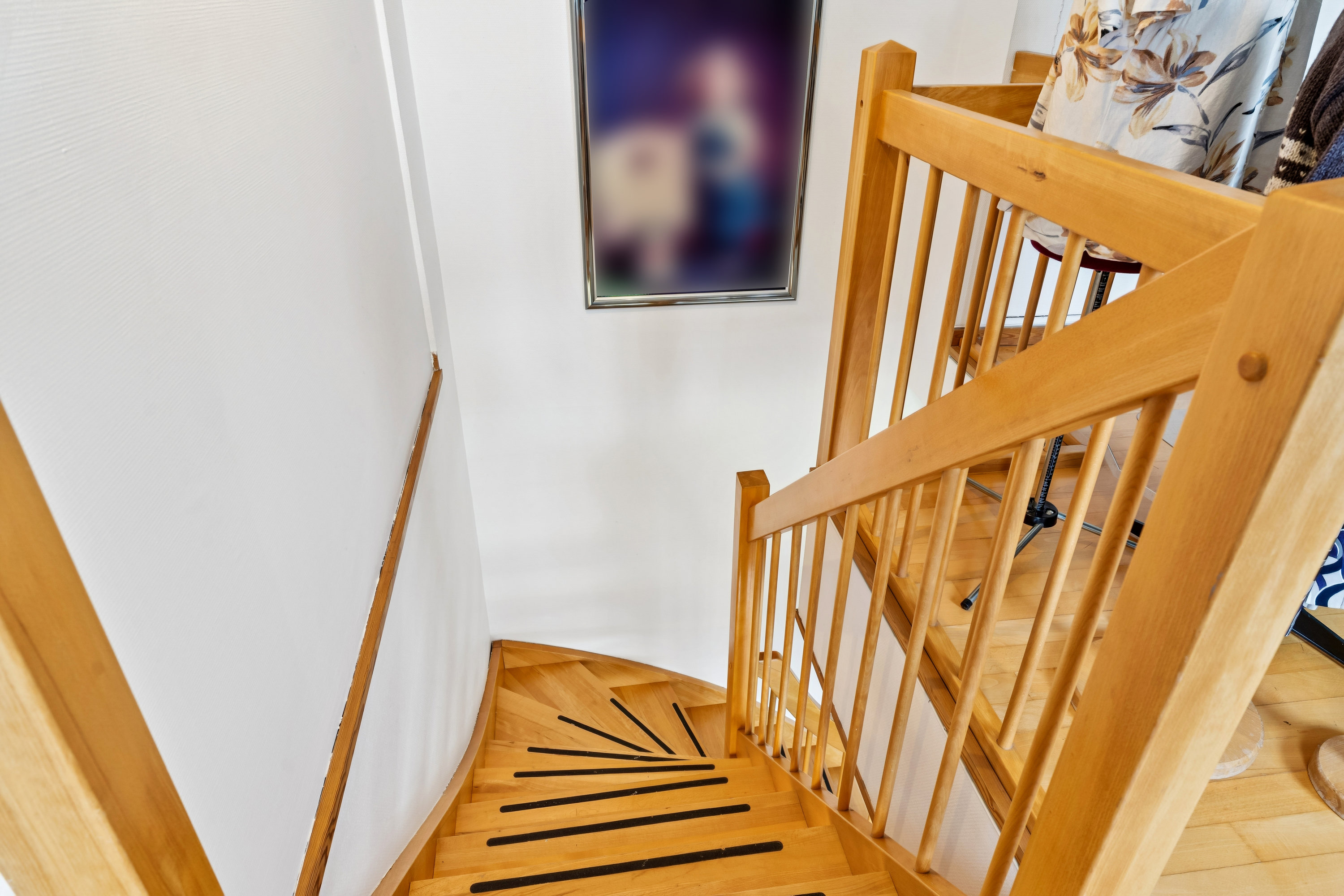 Fremhævet trappe billede i fuldskærmstilstand. Billede af Borgerdiget 128, 2730 Herlev