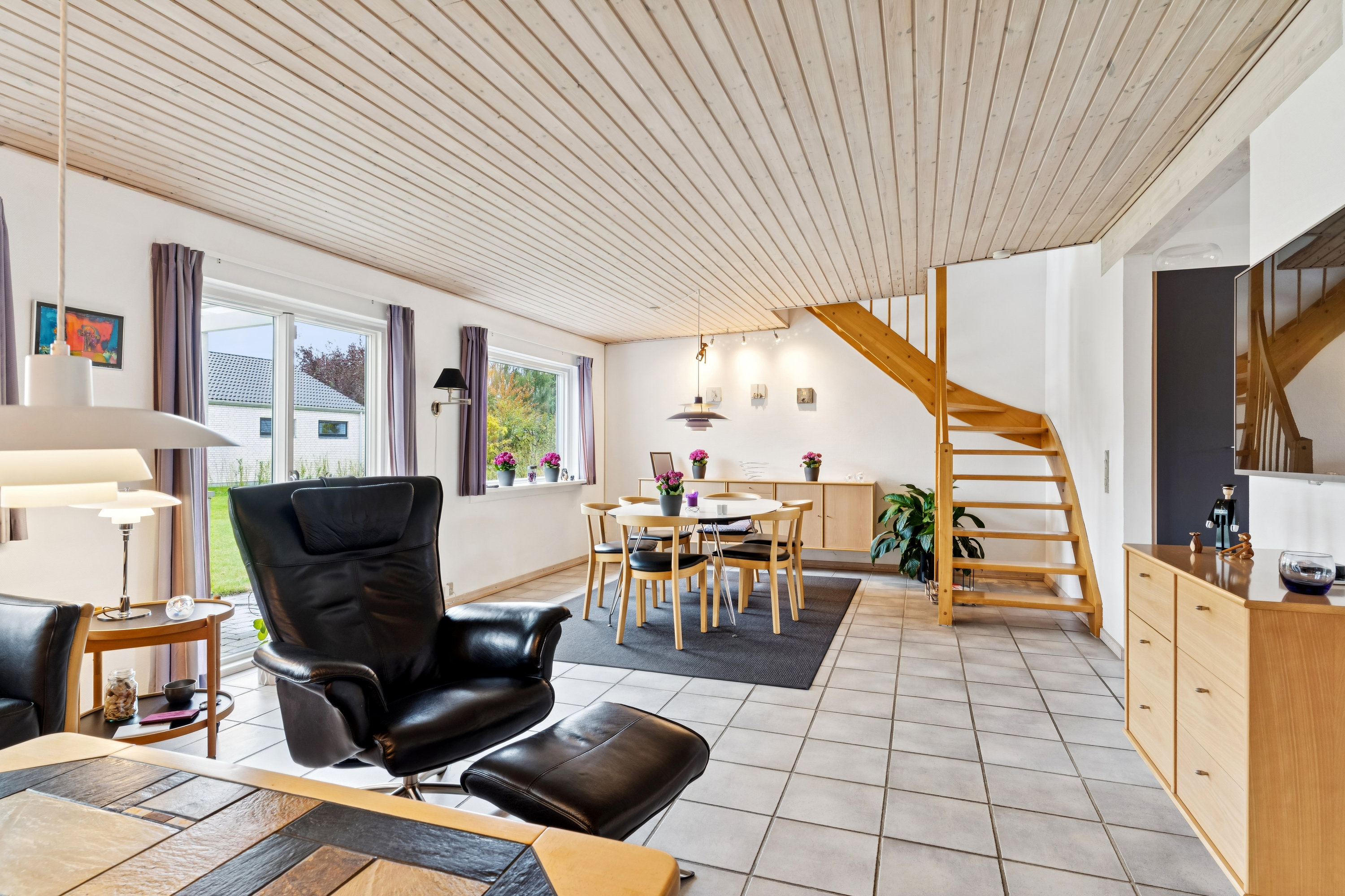 Fremhævet stue billede i fuldskærmstilstand. Billede af Borgerdiget 128, 2730 Herlev