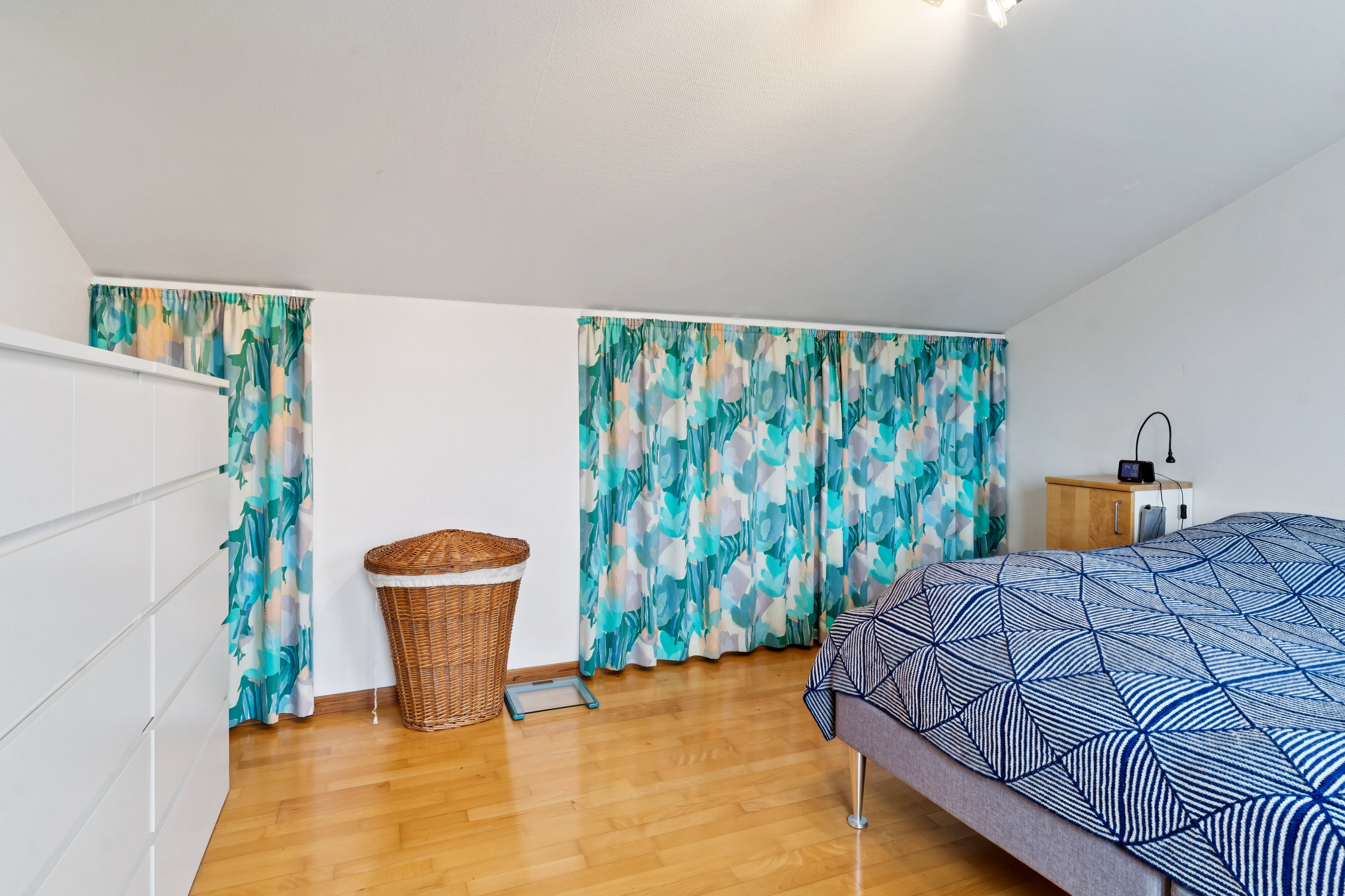 Fremhævet stue billede i fuldskærmstilstand. Billede af Borgerdiget 128, 2730 Herlev