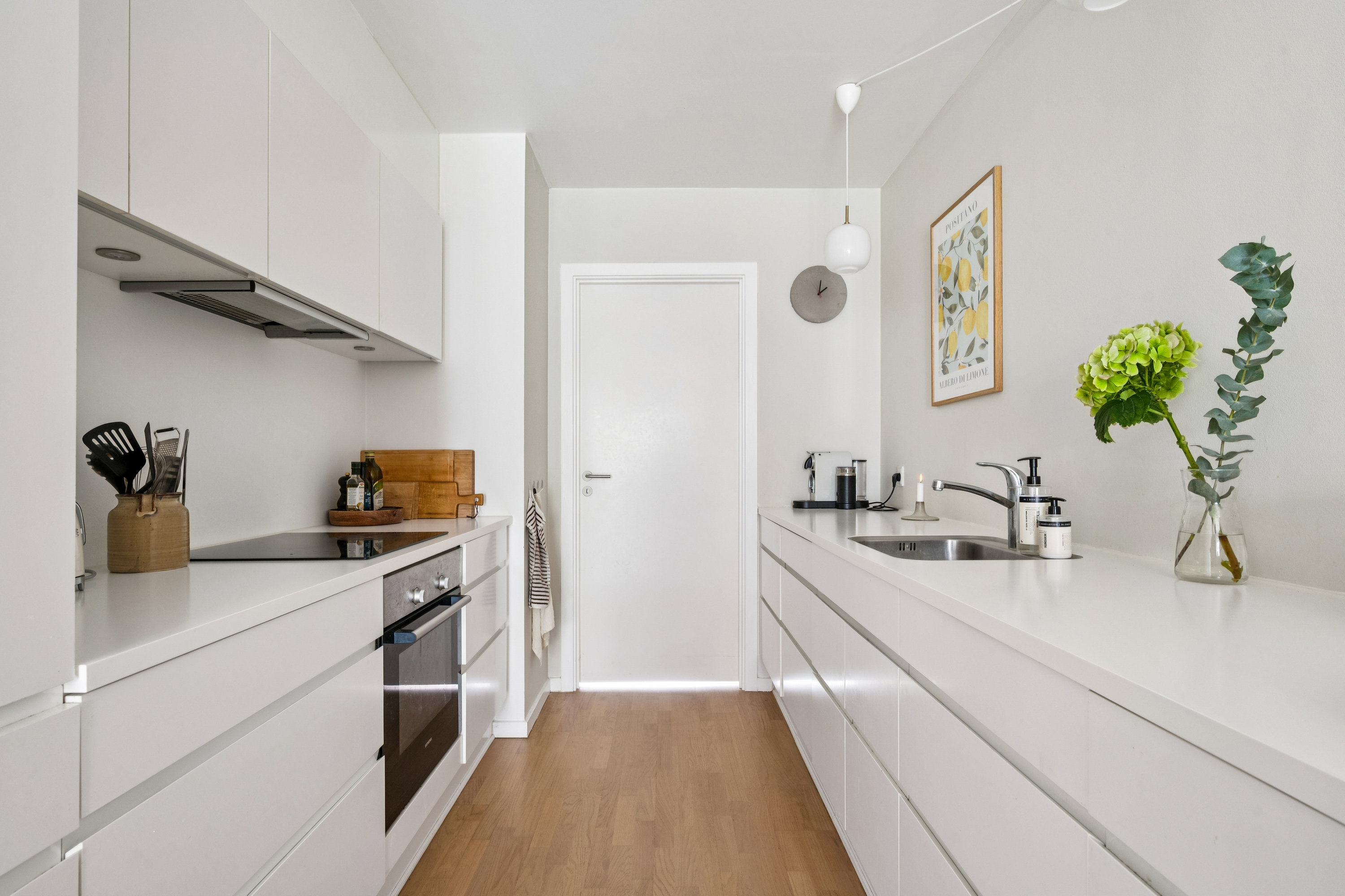 Fremhævet køkken billede i fuldskærmstilstand. Billede af Grete Løchtes Gade 2, st.. tv., 8000 Aarhus C