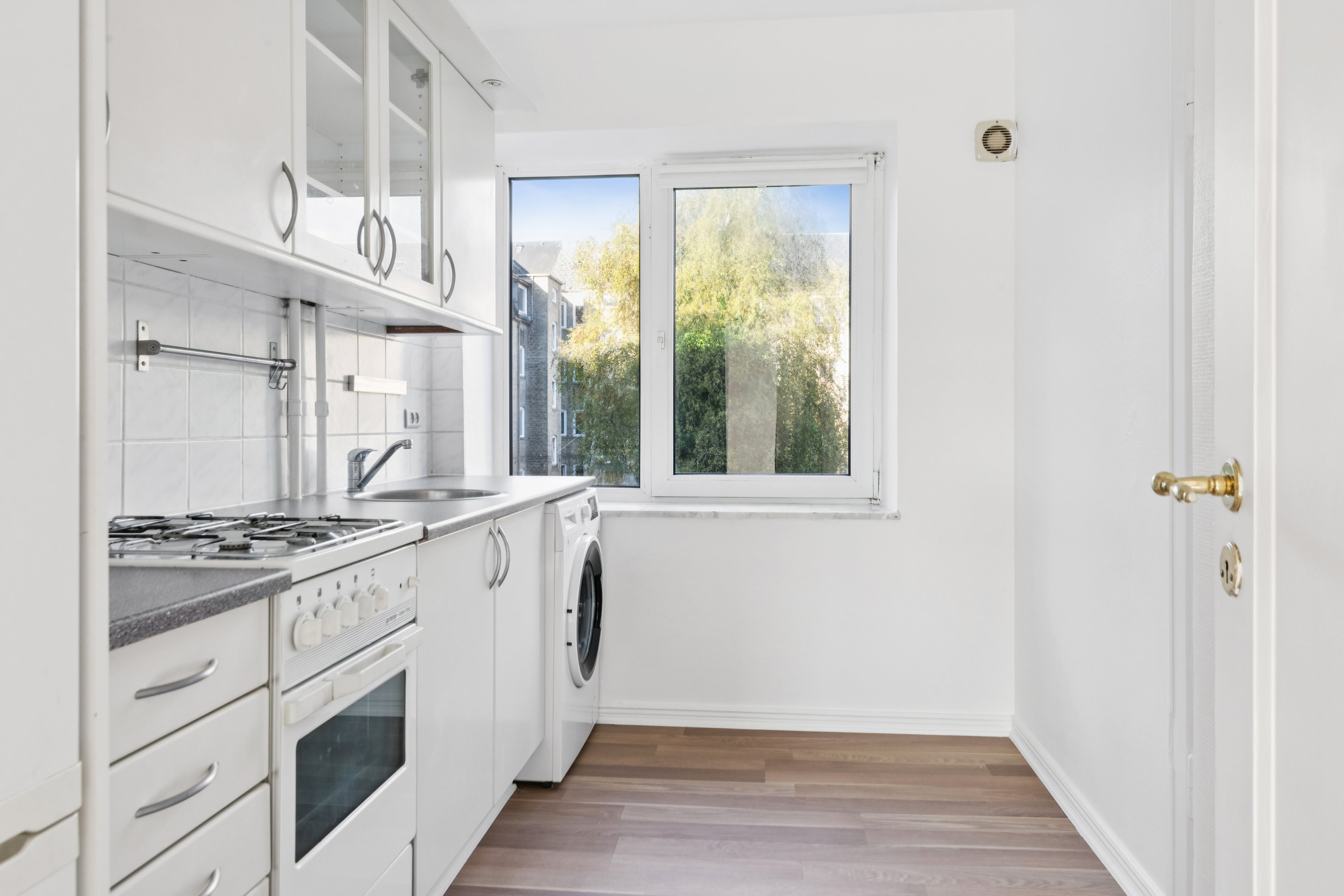 Fremhævet køkken billede i fuldskærmstilstand. Billede af Ivar Huitfeldts Gade 3, 1. tv., 9000 Aalborg