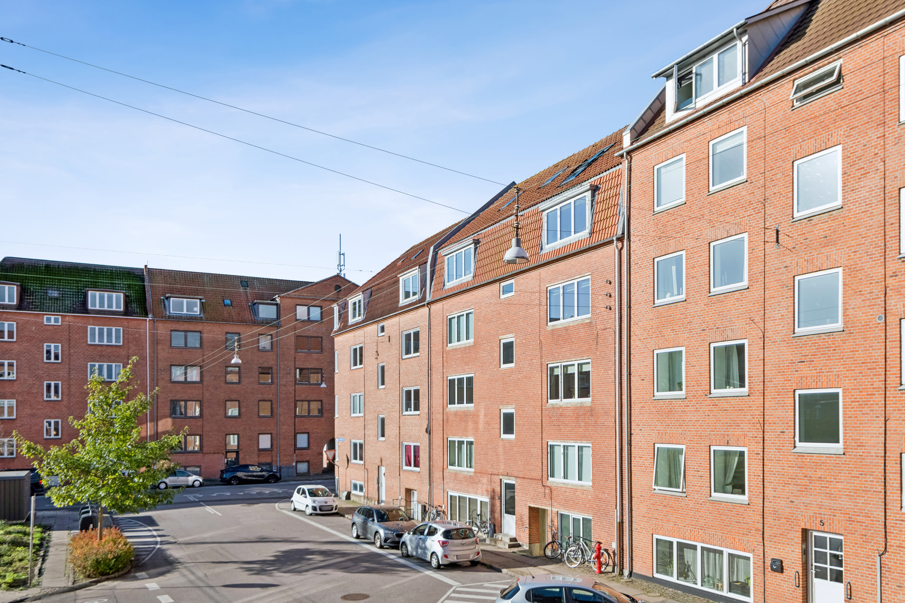 Fremhævet andet billede i fuldskærmstilstand. Billede af Ivar Huitfeldts Gade 3, 1. tv., 9000 Aalborg