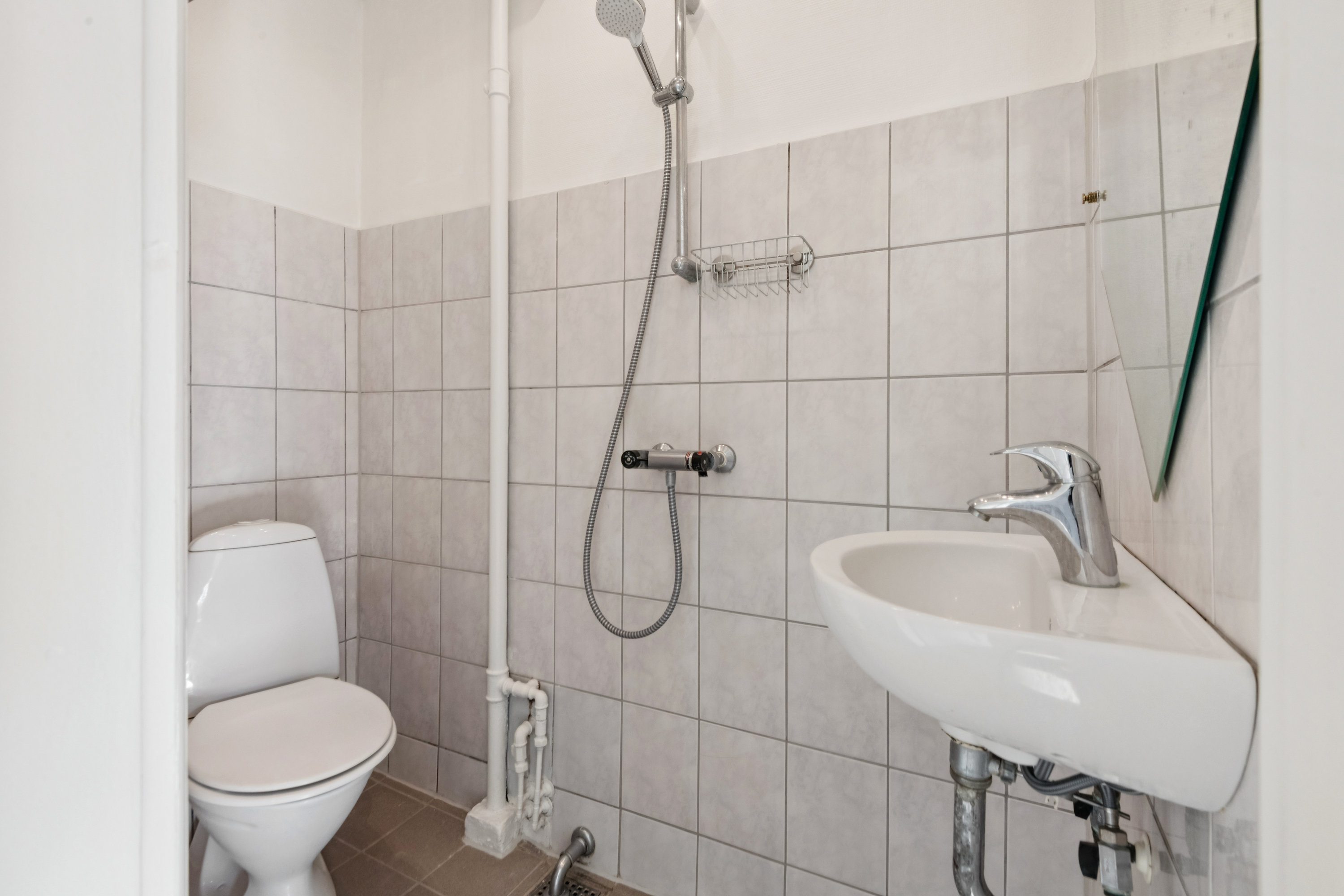 Fremhævet badeværelse billede i fuldskærmstilstand. Billede af Ivar Huitfeldts Gade 3, 1. tv., 9000 Aalborg