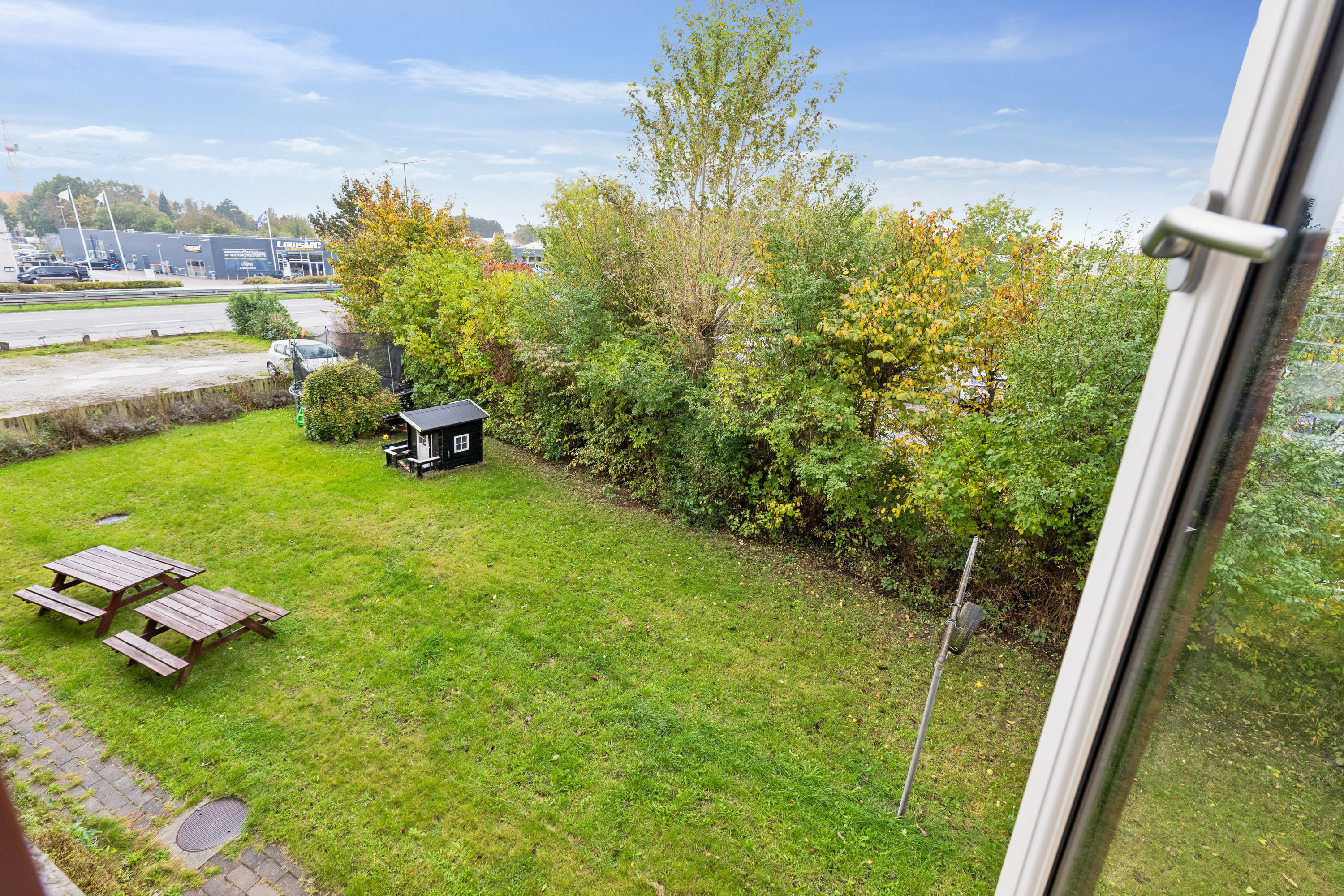 Fremhævet have billede i fuldskærmstilstand. Billede af Roskildevej 380, 1. 3., 2630 Taastrup