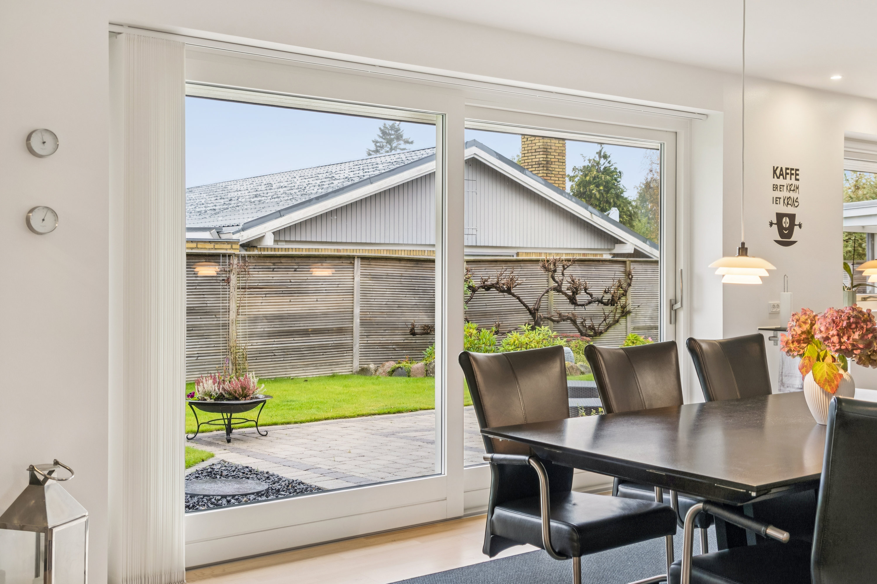 Fremhævet stue billede i fuldskærmstilstand. Billede af Meteorvej 16, 2730 Herlev