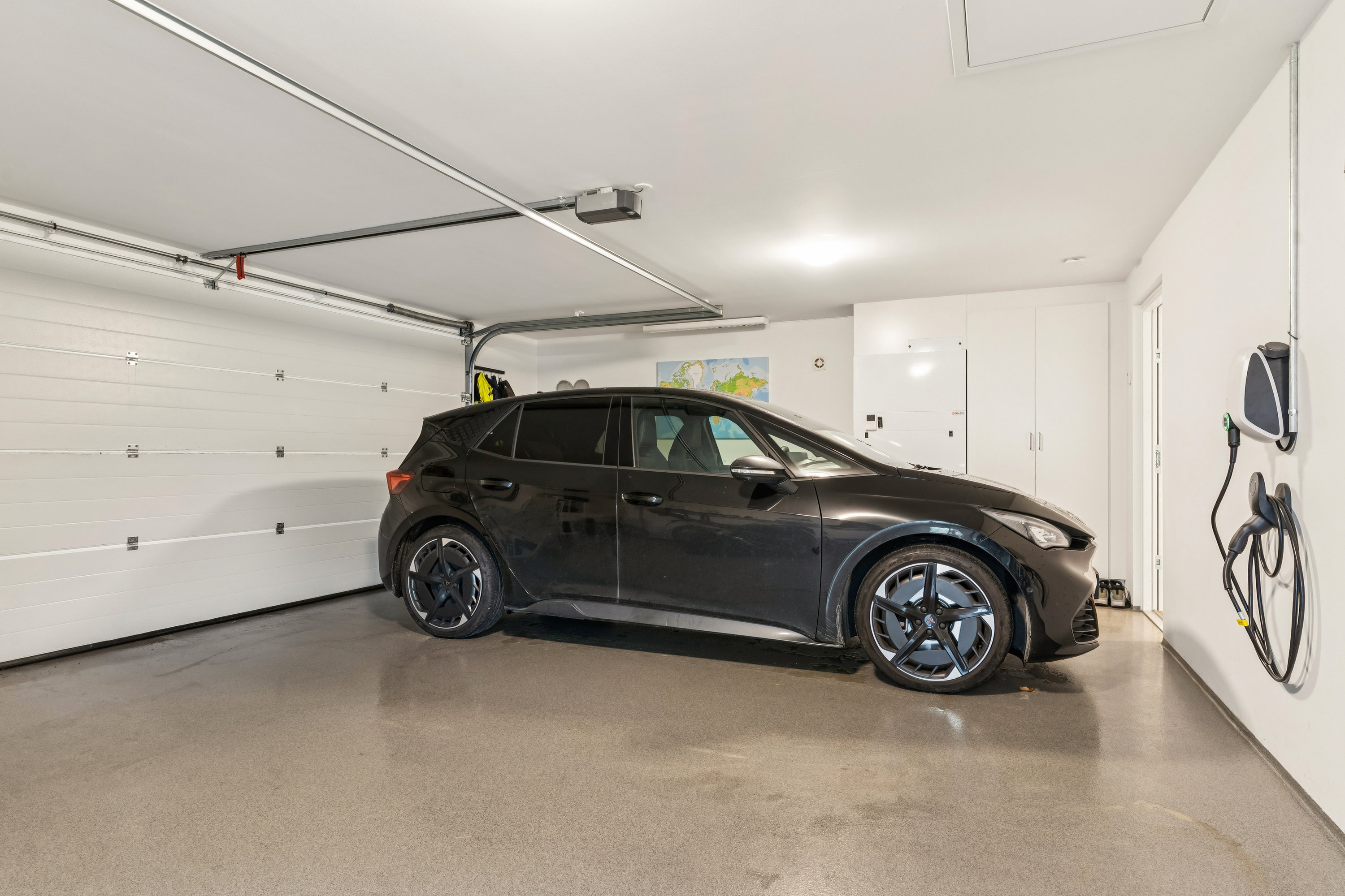 Fremhævet garage billede i fuldskærmstilstand. Billede af Meteorvej 16, 2730 Herlev