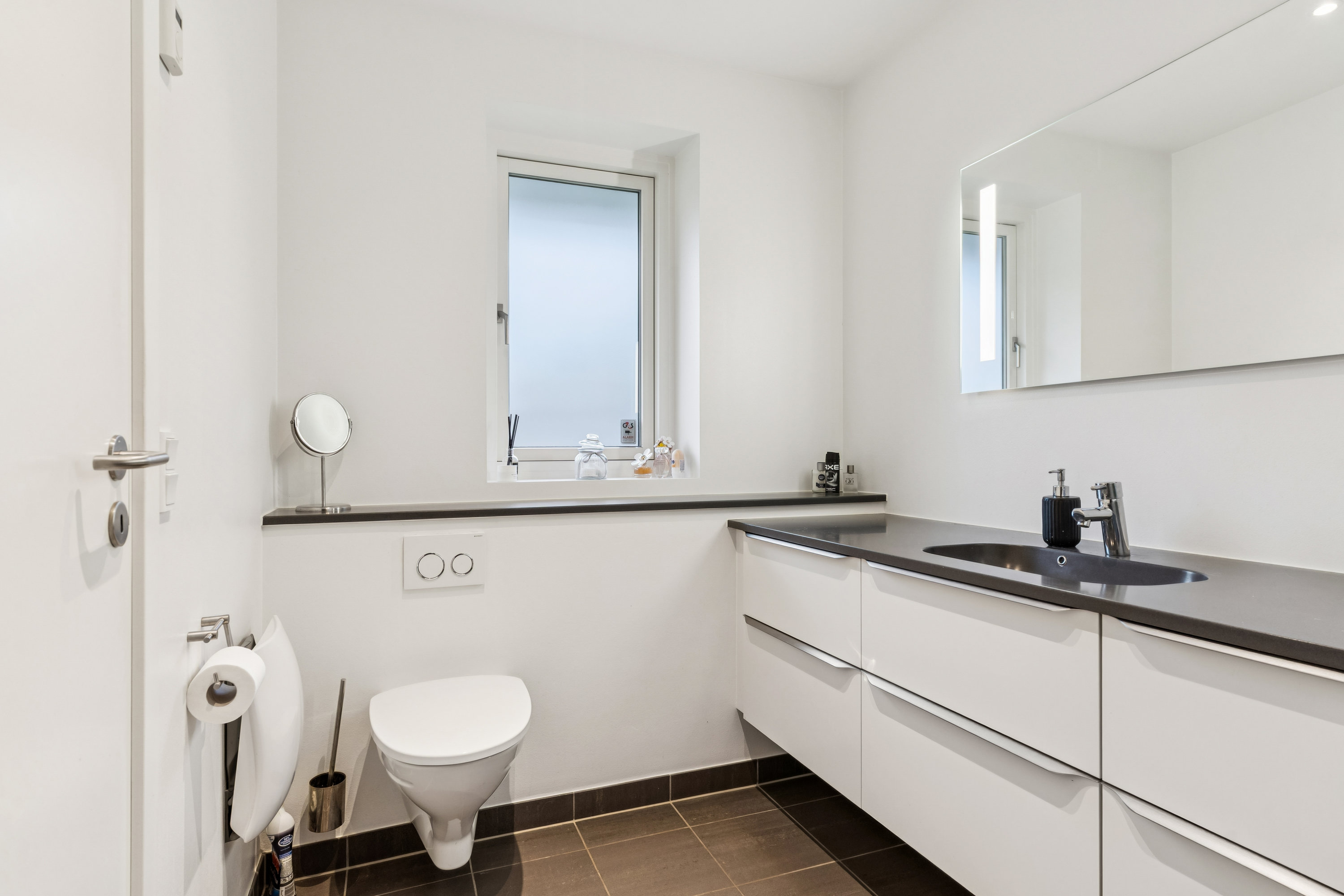 Fremhævet badeværelse billede i fuldskærmstilstand. Billede af Meteorvej 16, 2730 Herlev