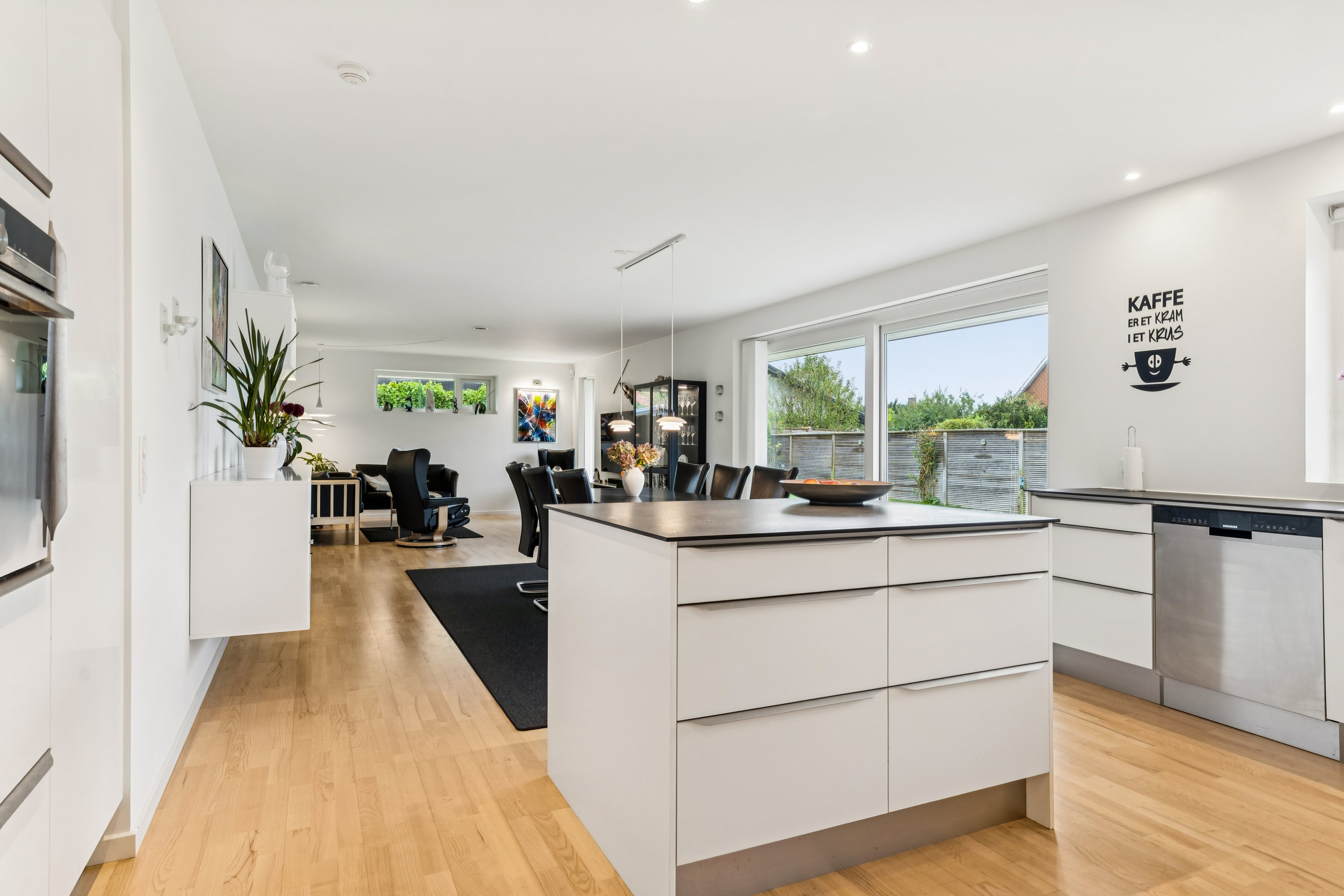 Fremhævet køkken billede i fuldskærmstilstand. Billede af Meteorvej 16, 2730 Herlev