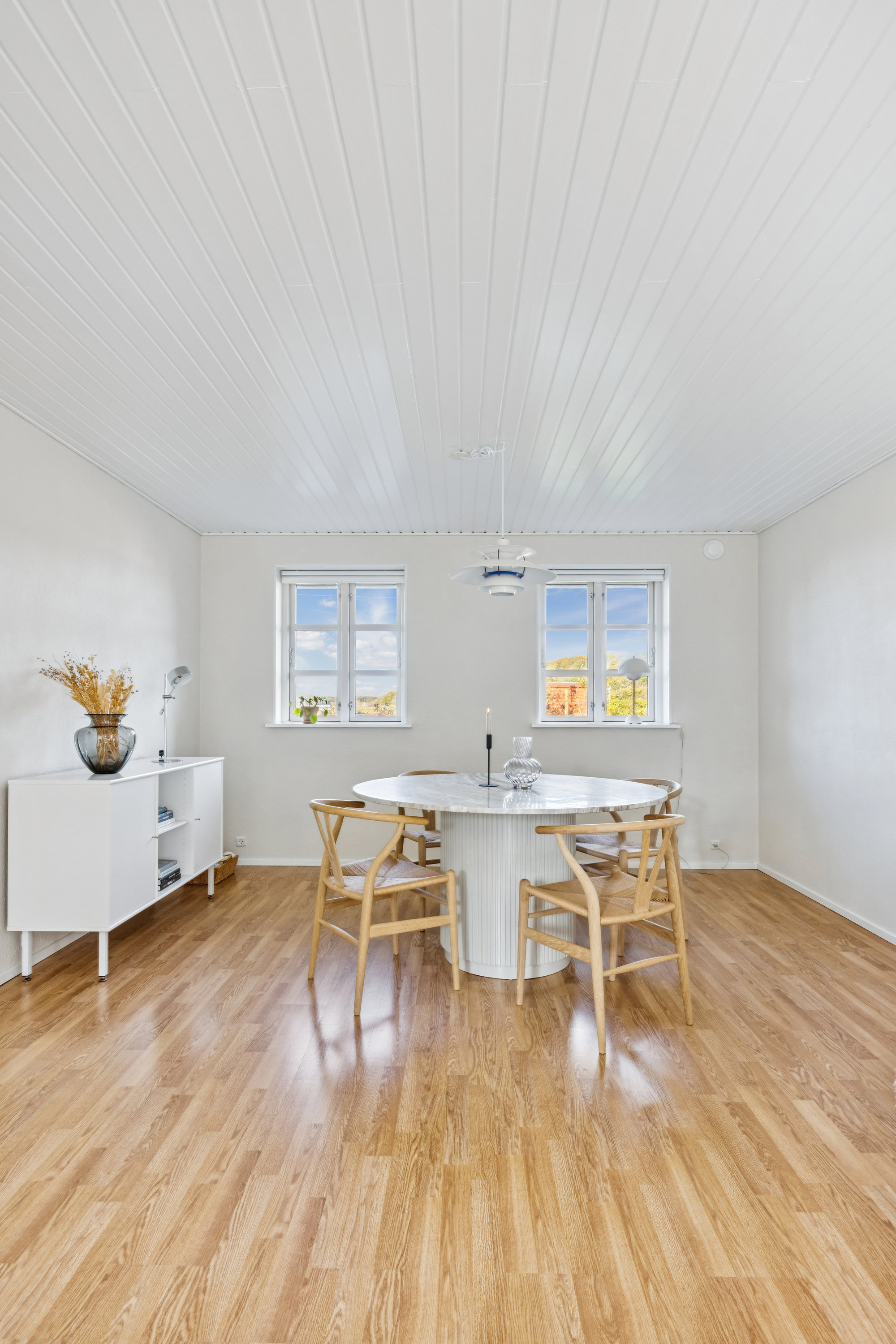 Fremhævet stue billede i fuldskærmstilstand. Billede af Havhusevej 17, Egens, 8410 Rønde