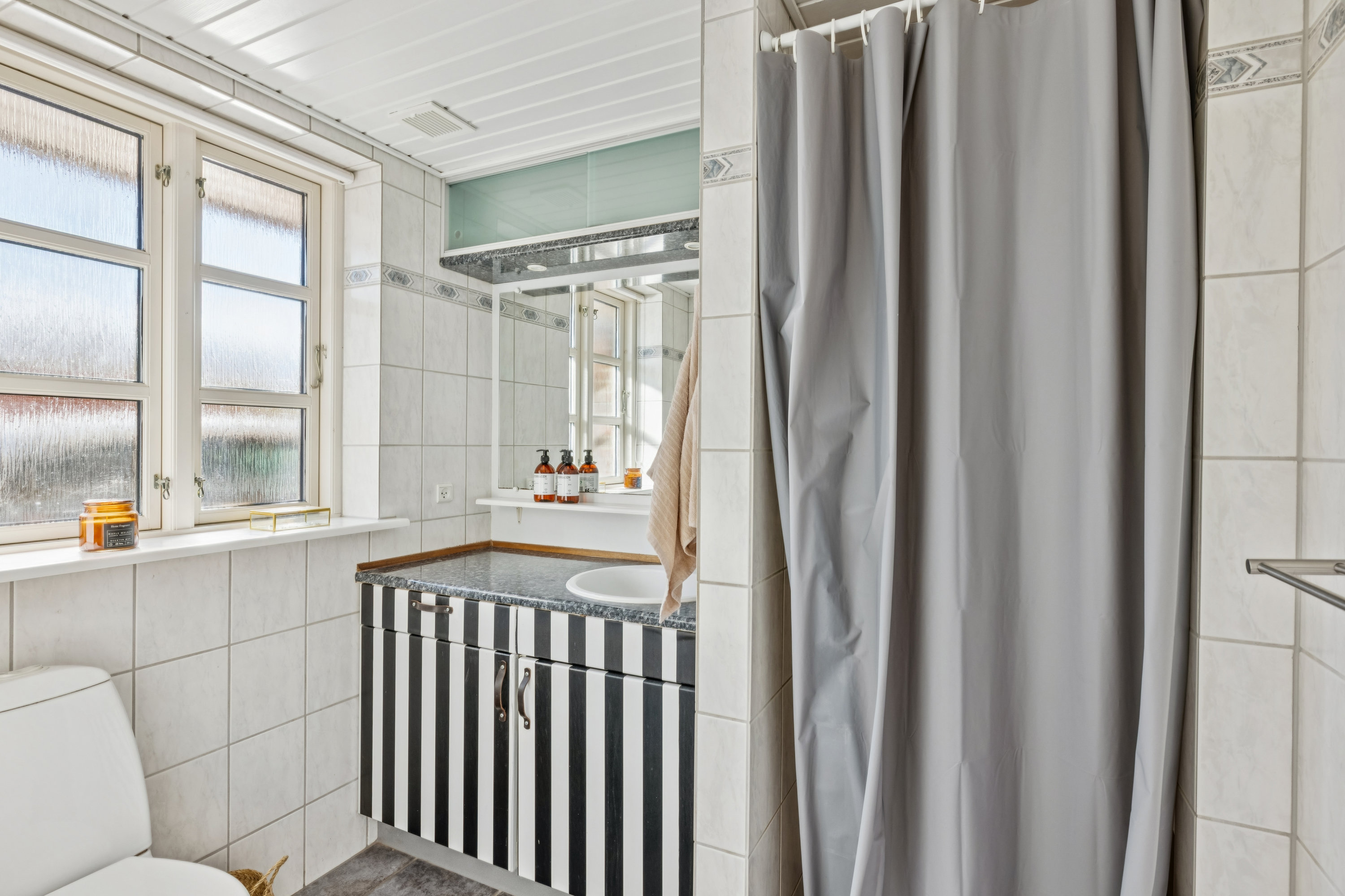 Fremhævet badeværelse billede i fuldskærmstilstand. Billede af Havhusevej 17, Egens, 8410 Rønde