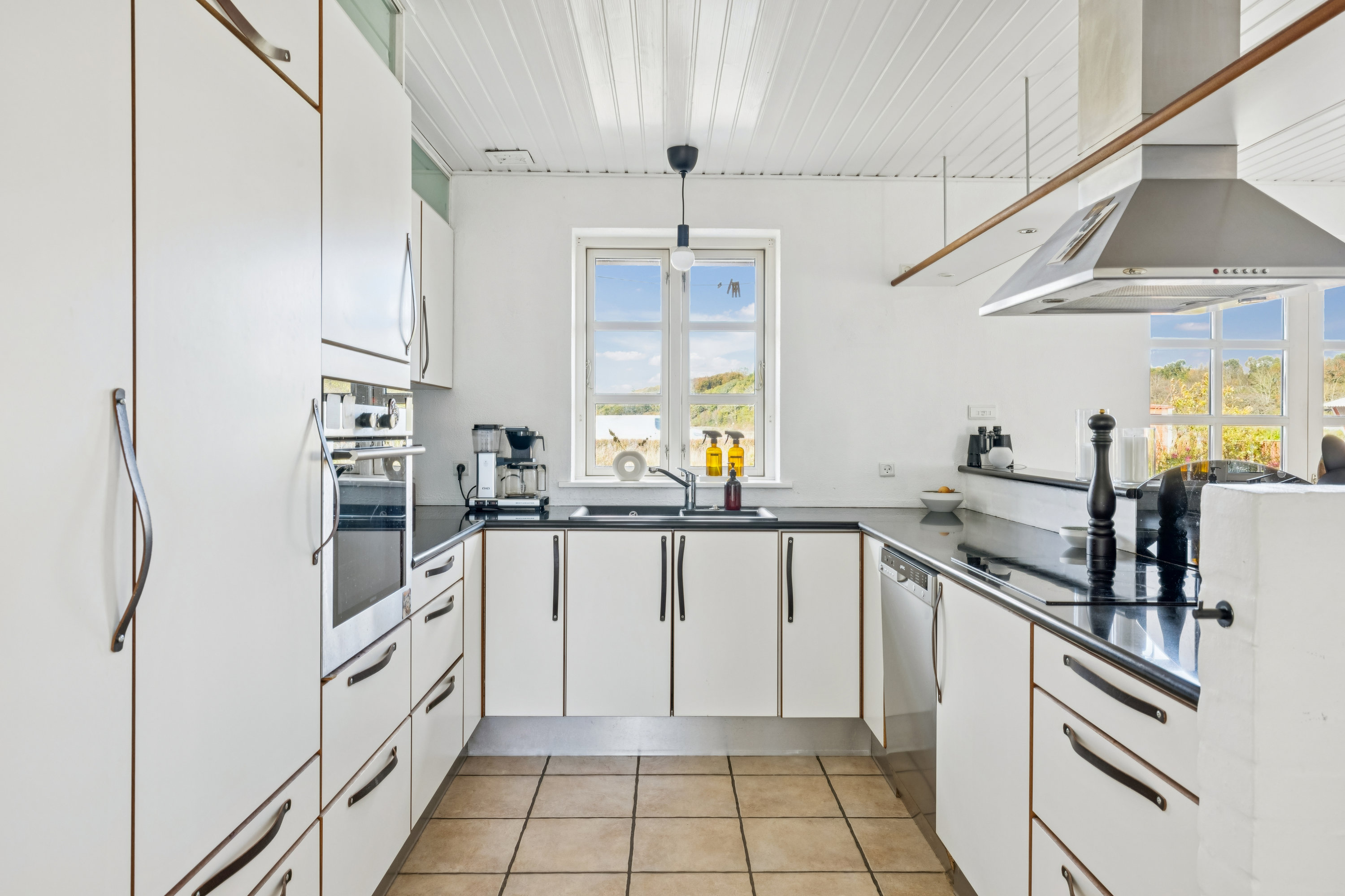 Fremhævet køkken billede i fuldskærmstilstand. Billede af Havhusevej 17, Egens, 8410 Rønde