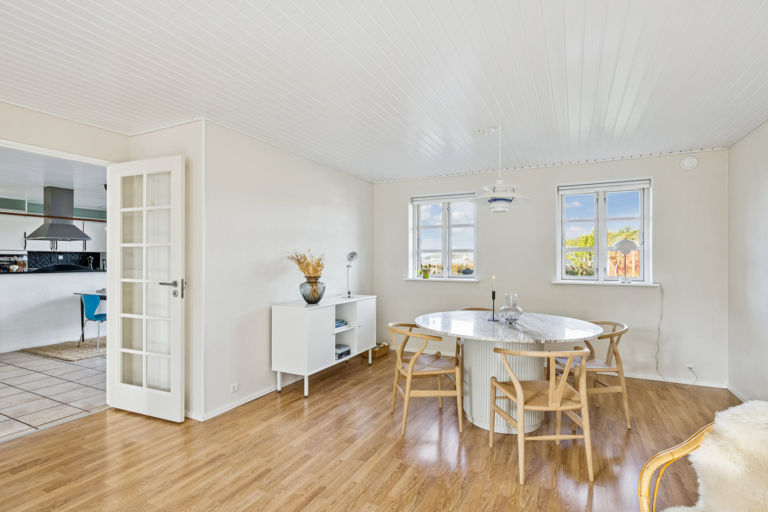 Fremhævet stue billede i fuldskærmstilstand. Billede af Havhusevej 17, Egens, 8410 Rønde