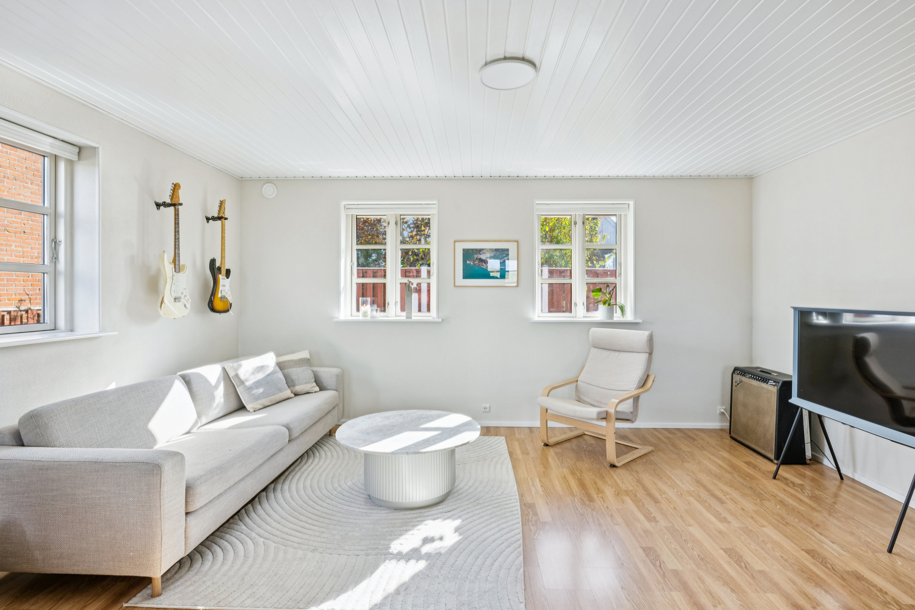 Fremhævet stue billede i fuldskærmstilstand. Billede af Havhusevej 17, Egens, 8410 Rønde