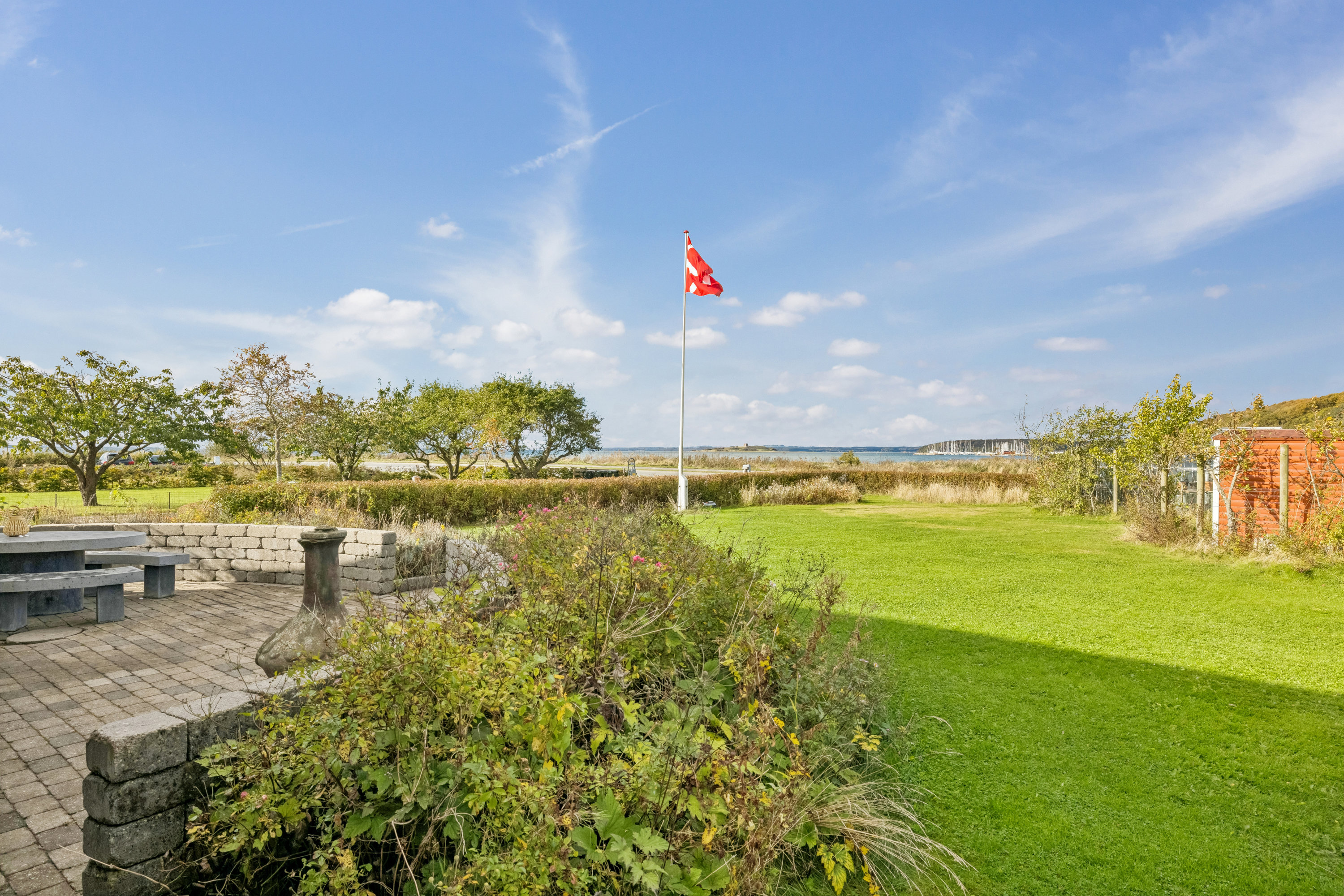 Fremhævet have billede i fuldskærmstilstand. Billede af Havhusevej 17, Egens, 8410 Rønde