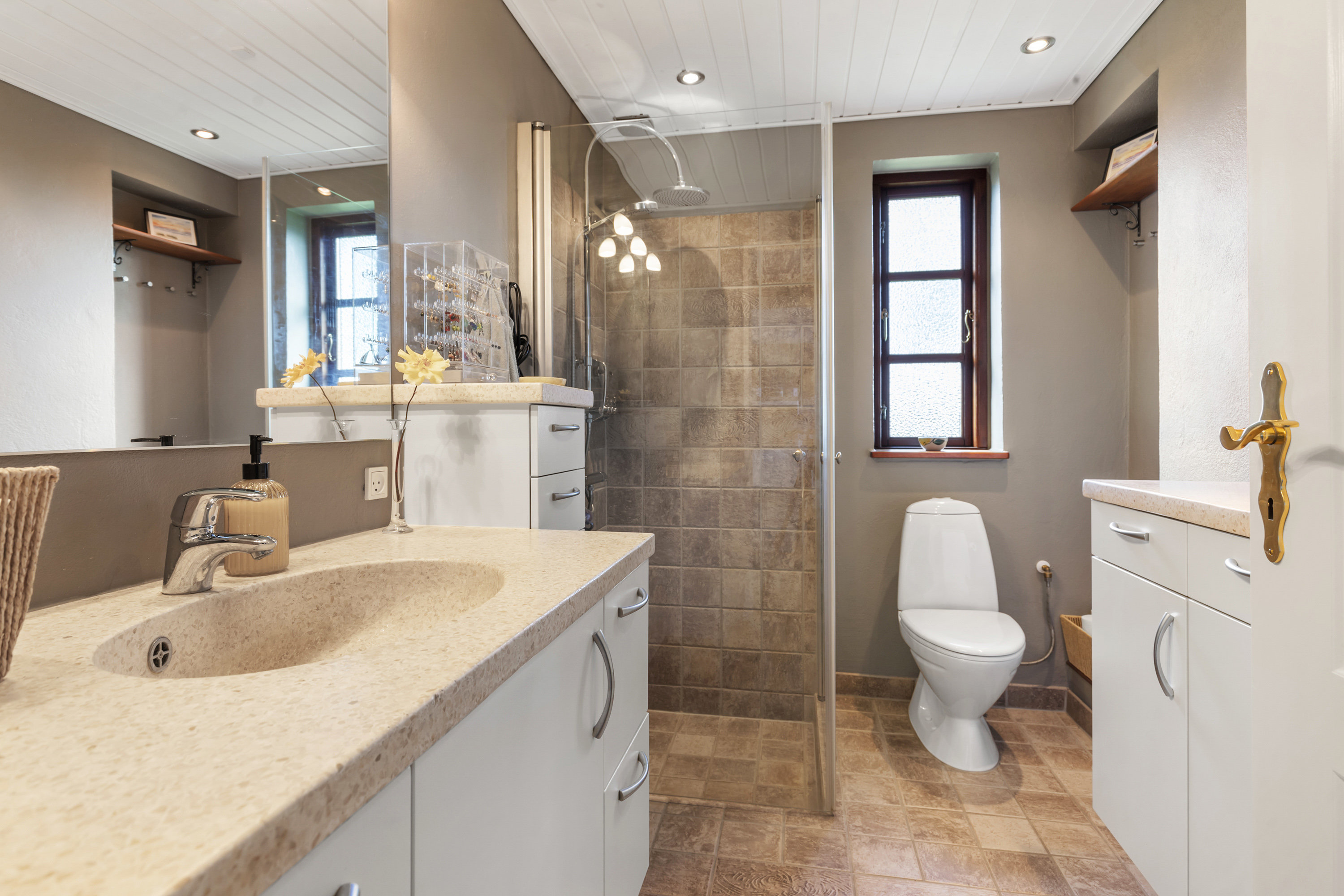 Fremhævet badeværelse billede i fuldskærmstilstand. Billede af Keldgårdvej 28, 9600 Aars