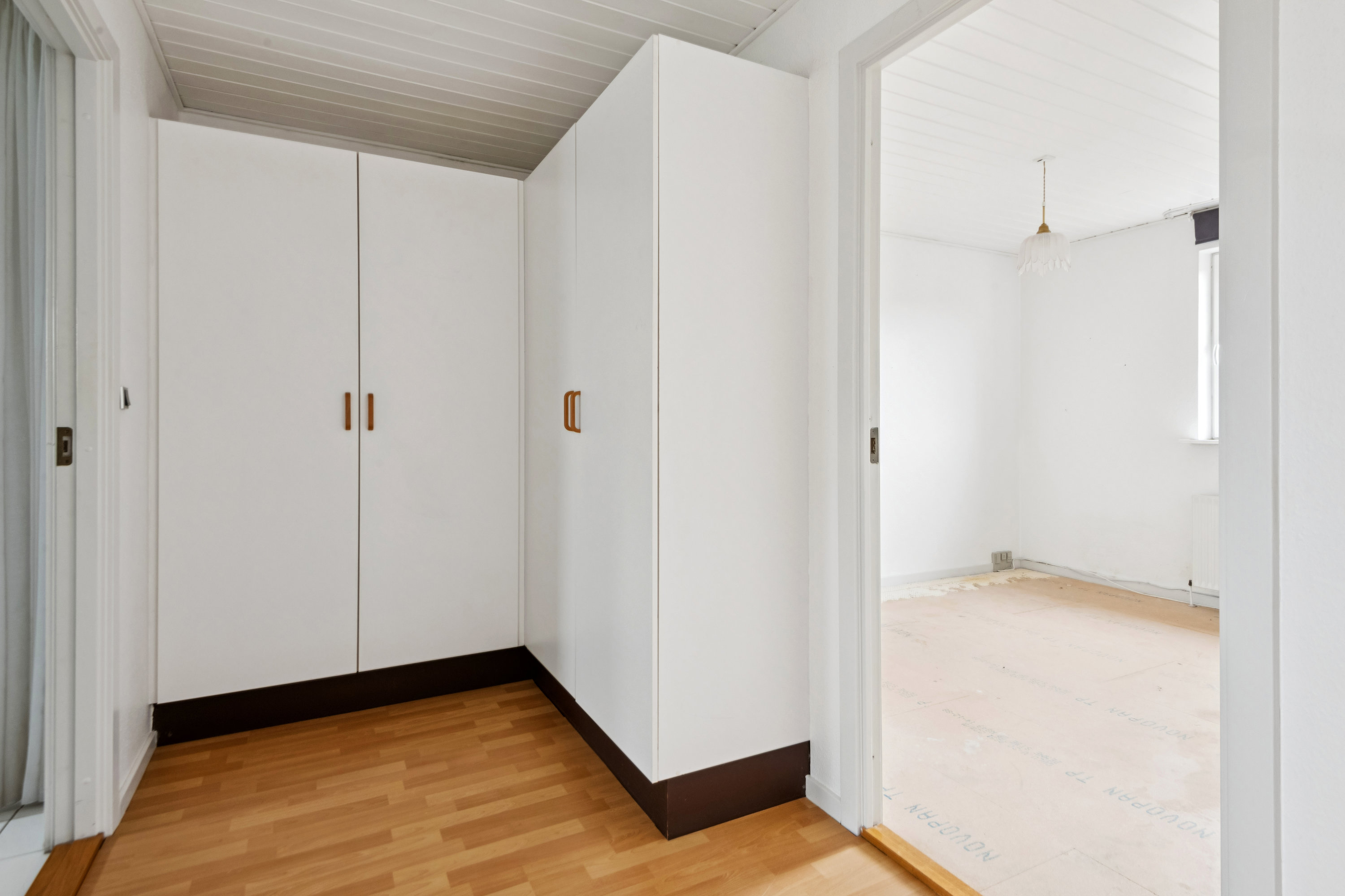 Fremhævet gang billede i fuldskærmstilstand. Billede af Augustvej 5, 9270 Klarup