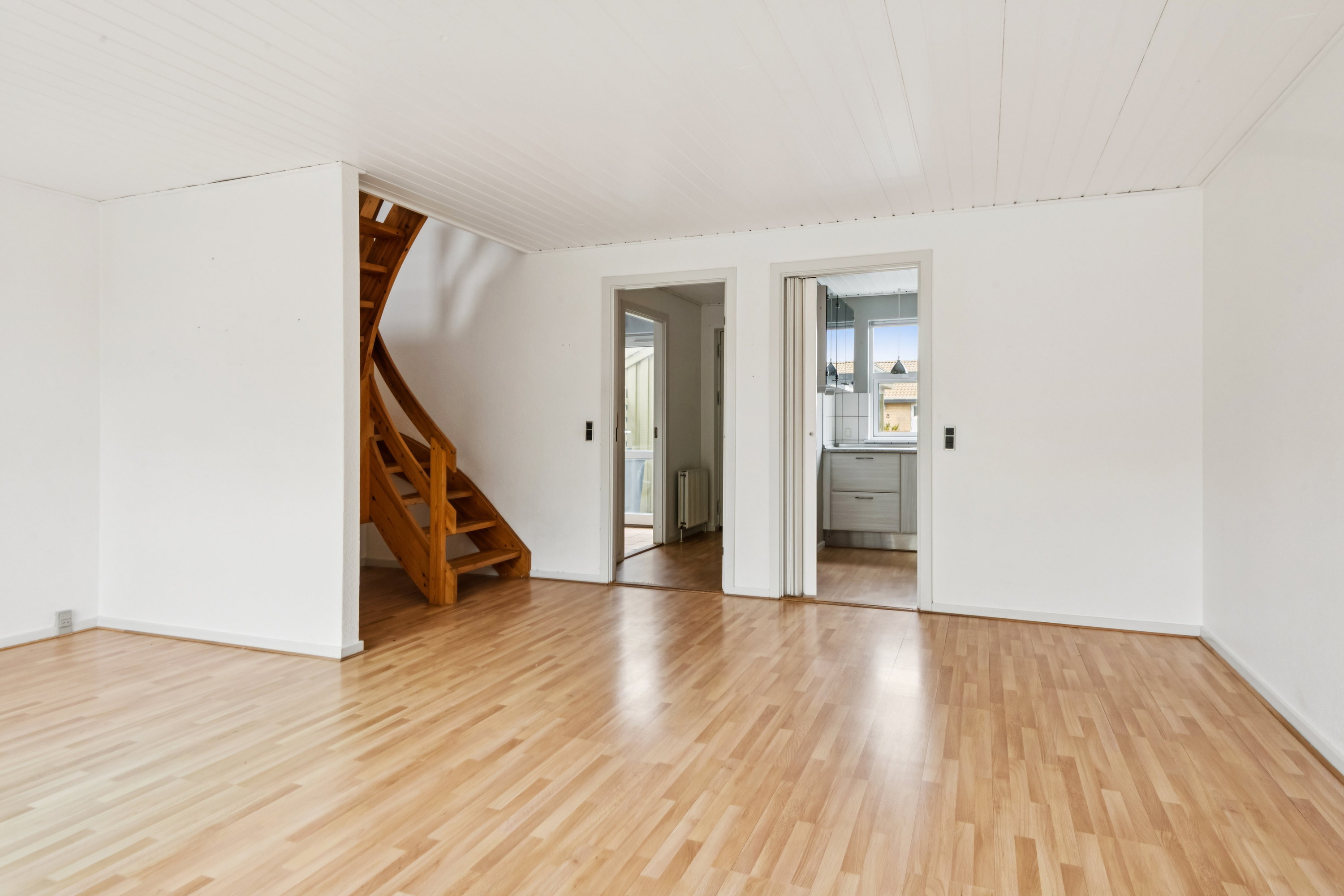 Fremhævet stue billede i fuldskærmstilstand. Billede af Augustvej 5, 9270 Klarup