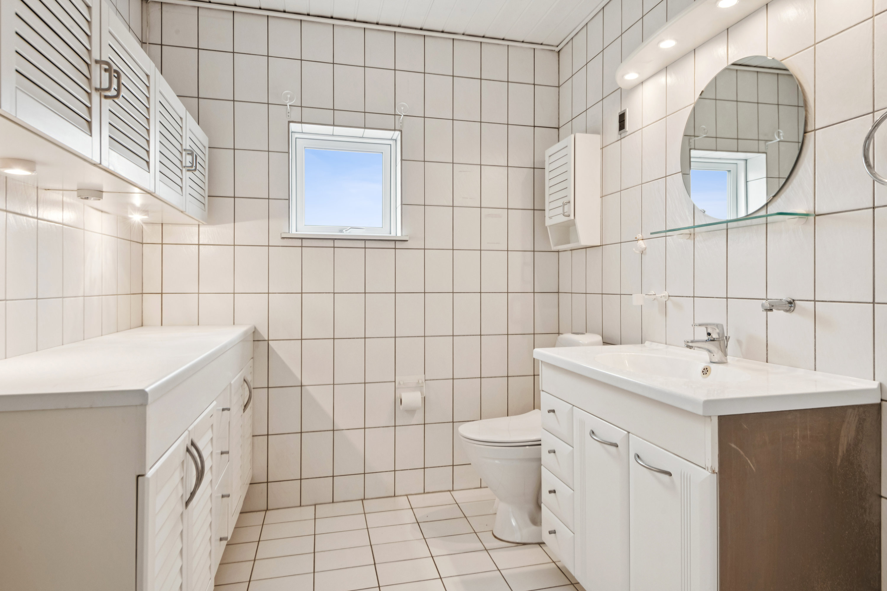 Fremhævet badeværelse billede i fuldskærmstilstand. Billede af Augustvej 5, 9270 Klarup