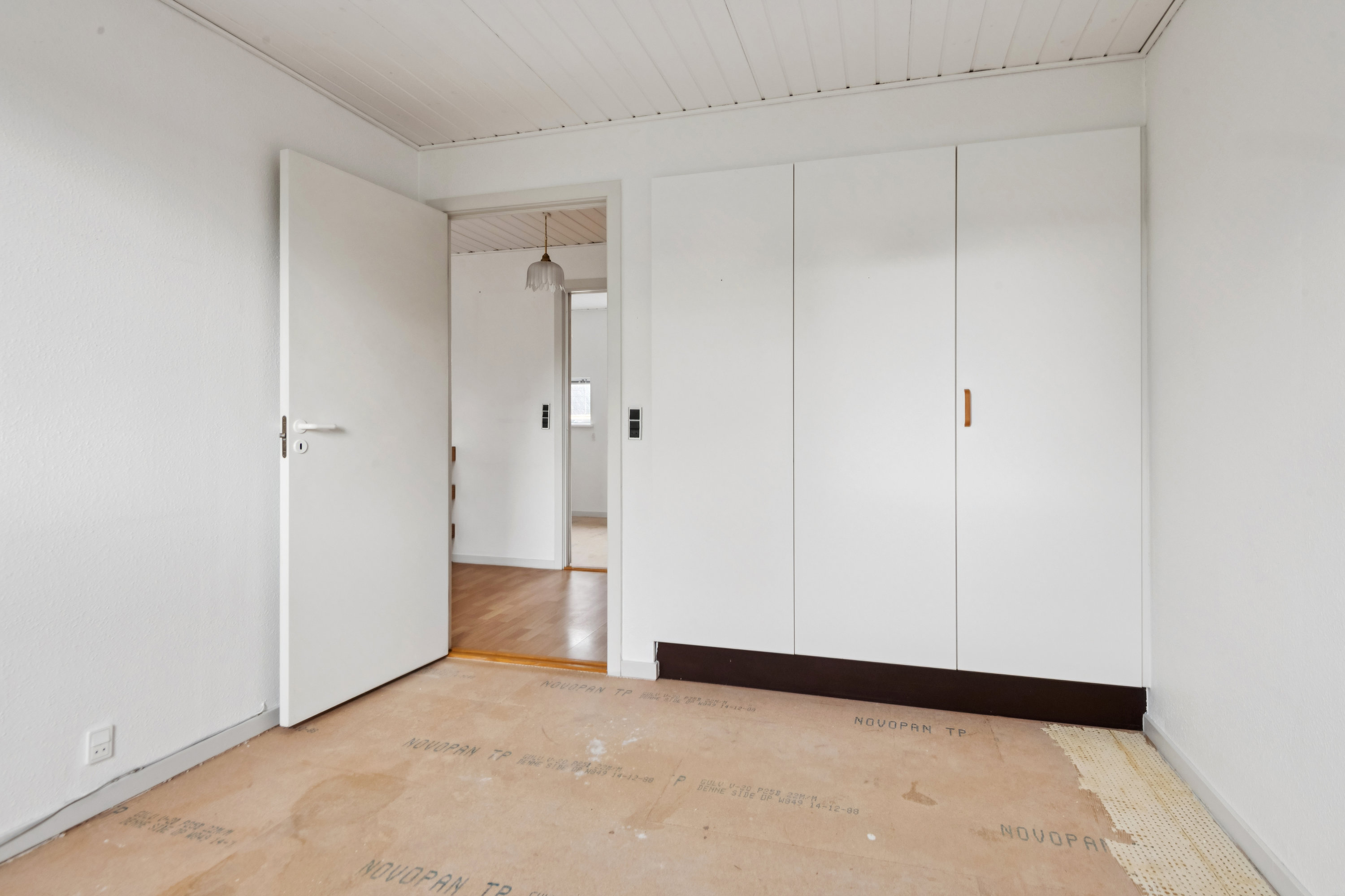 Fremhævet gang billede i fuldskærmstilstand. Billede af Augustvej 5, 9270 Klarup