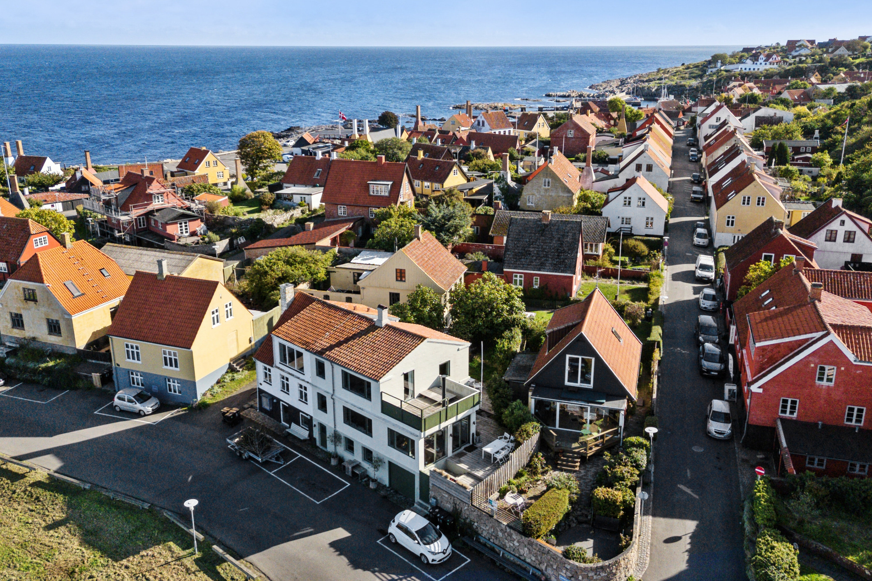 Fremhævet luftfoto billede i fuldskærmstilstand. Billede af Løkkegade 34, Gudhjem, 3760 Gudhjem