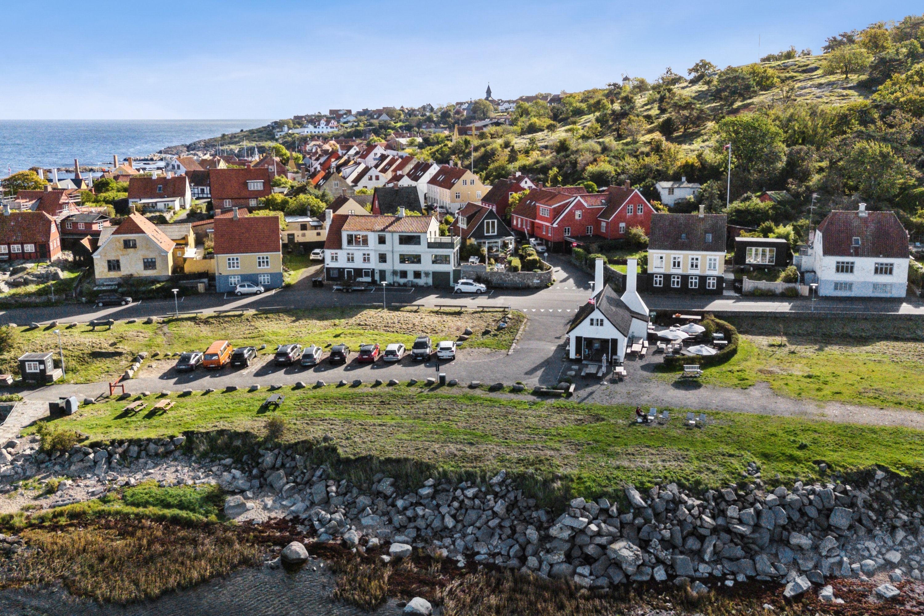Fremhævet luftfoto billede i fuldskærmstilstand. Billede af Løkkegade 34, Gudhjem, 3760 Gudhjem