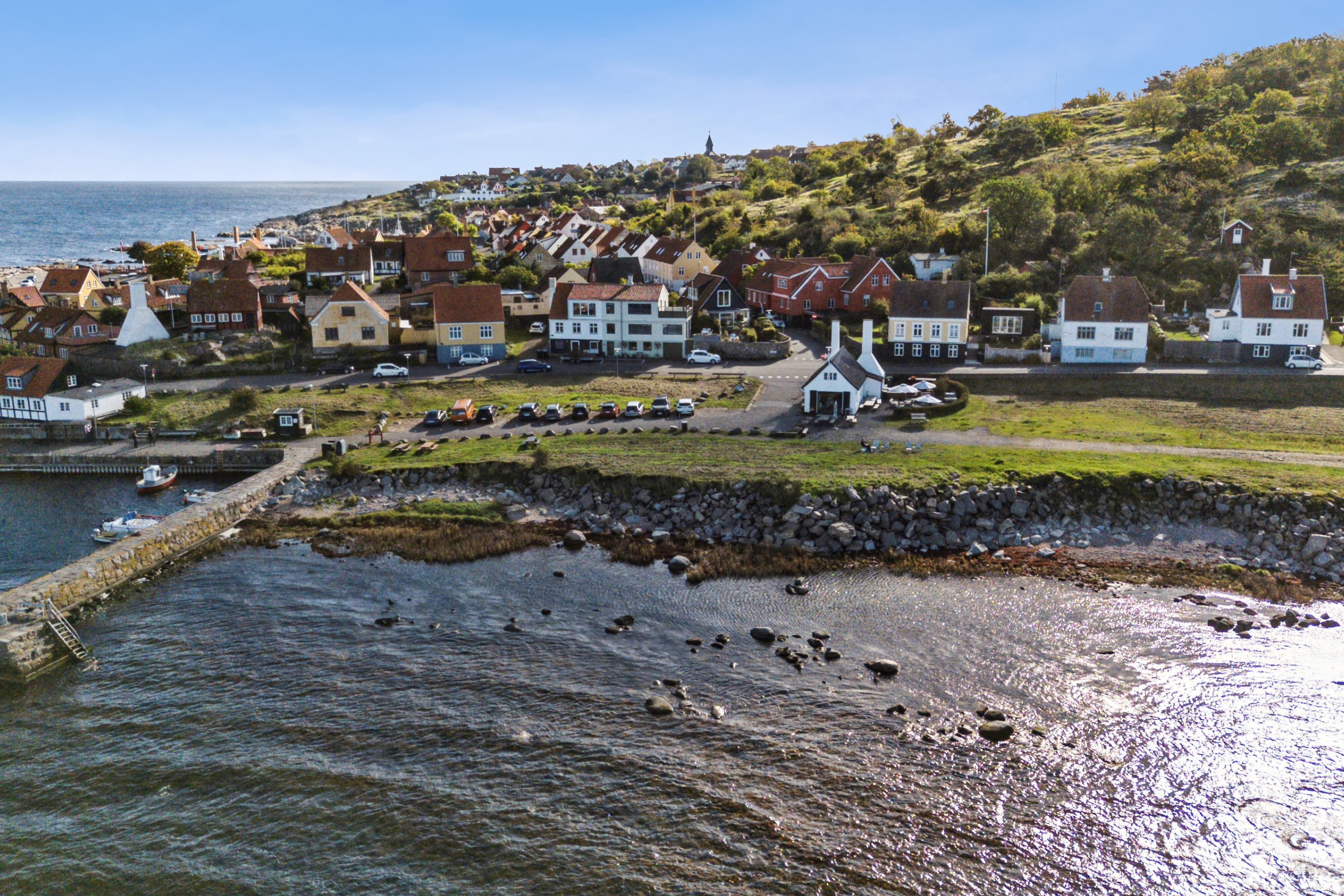 Fremhævet luftfoto billede i fuldskærmstilstand. Billede af Løkkegade 34, Gudhjem, 3760 Gudhjem