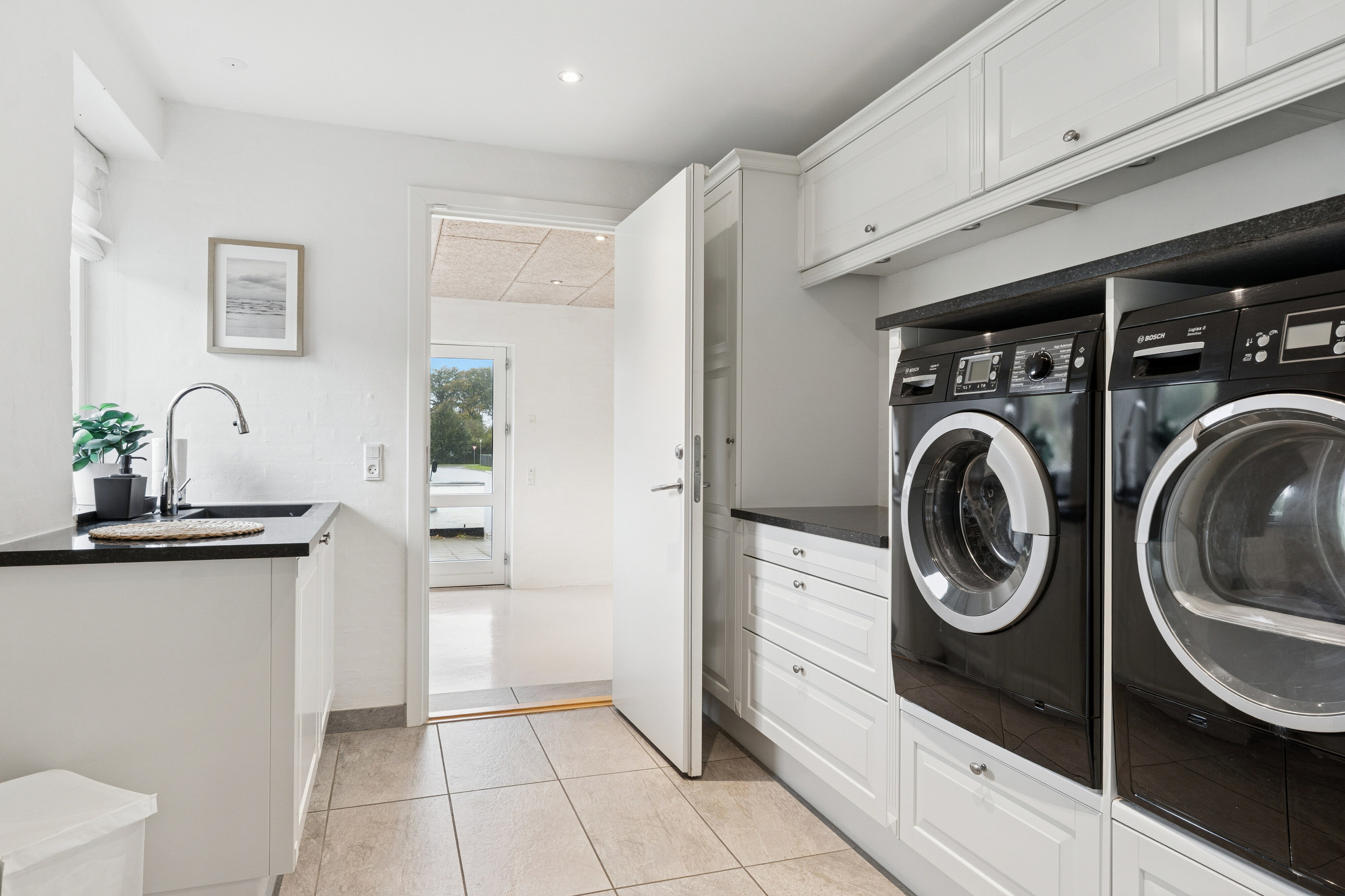 Fremhævet badeværelse billede i fuldskærmstilstand. Billede af Teglgårdshaven 8, 9870 Sindal