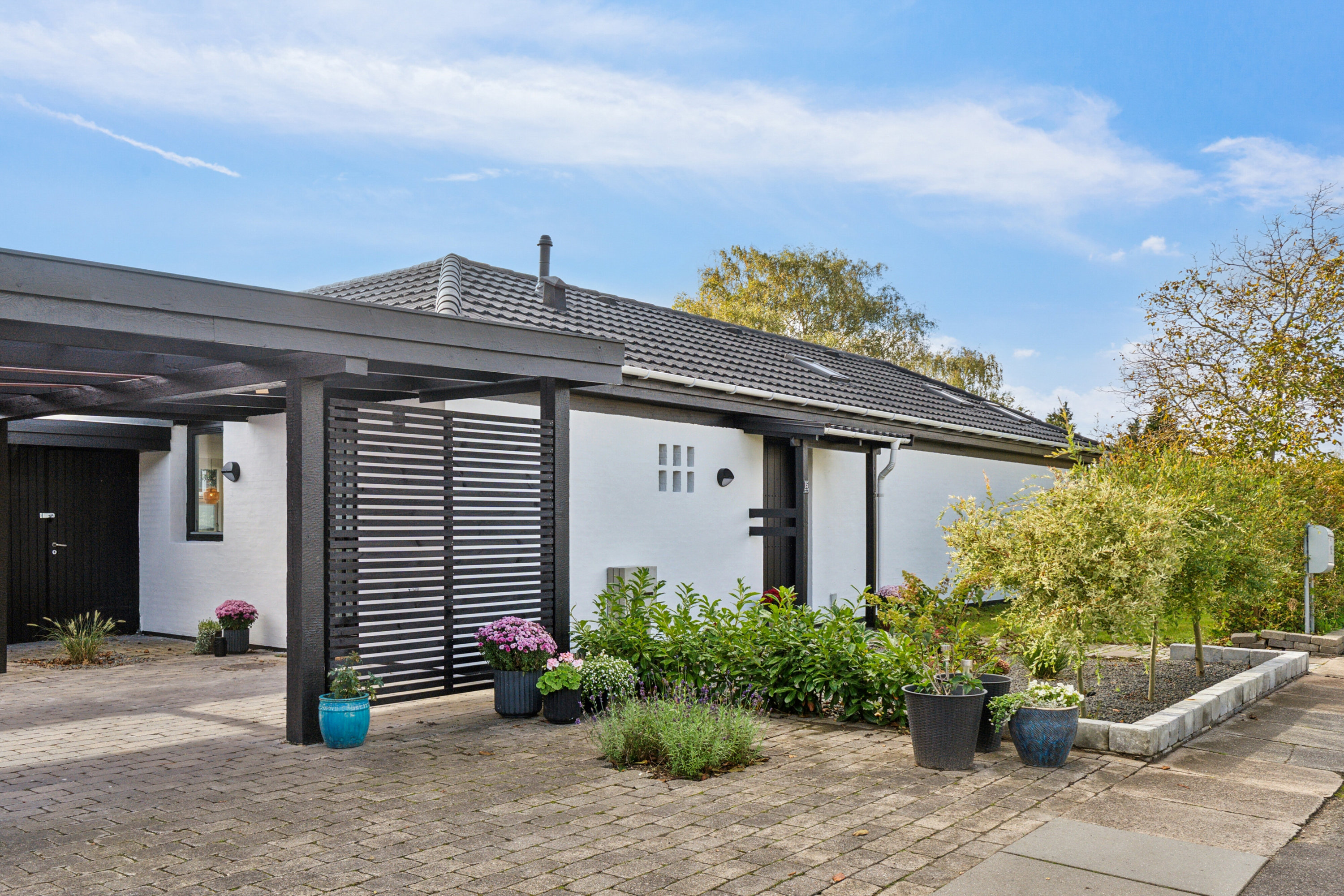 Fremhævet set fra vejen billede i fuldskærmstilstand. Billede af Theseus Alle 15, 2650 Hvidovre