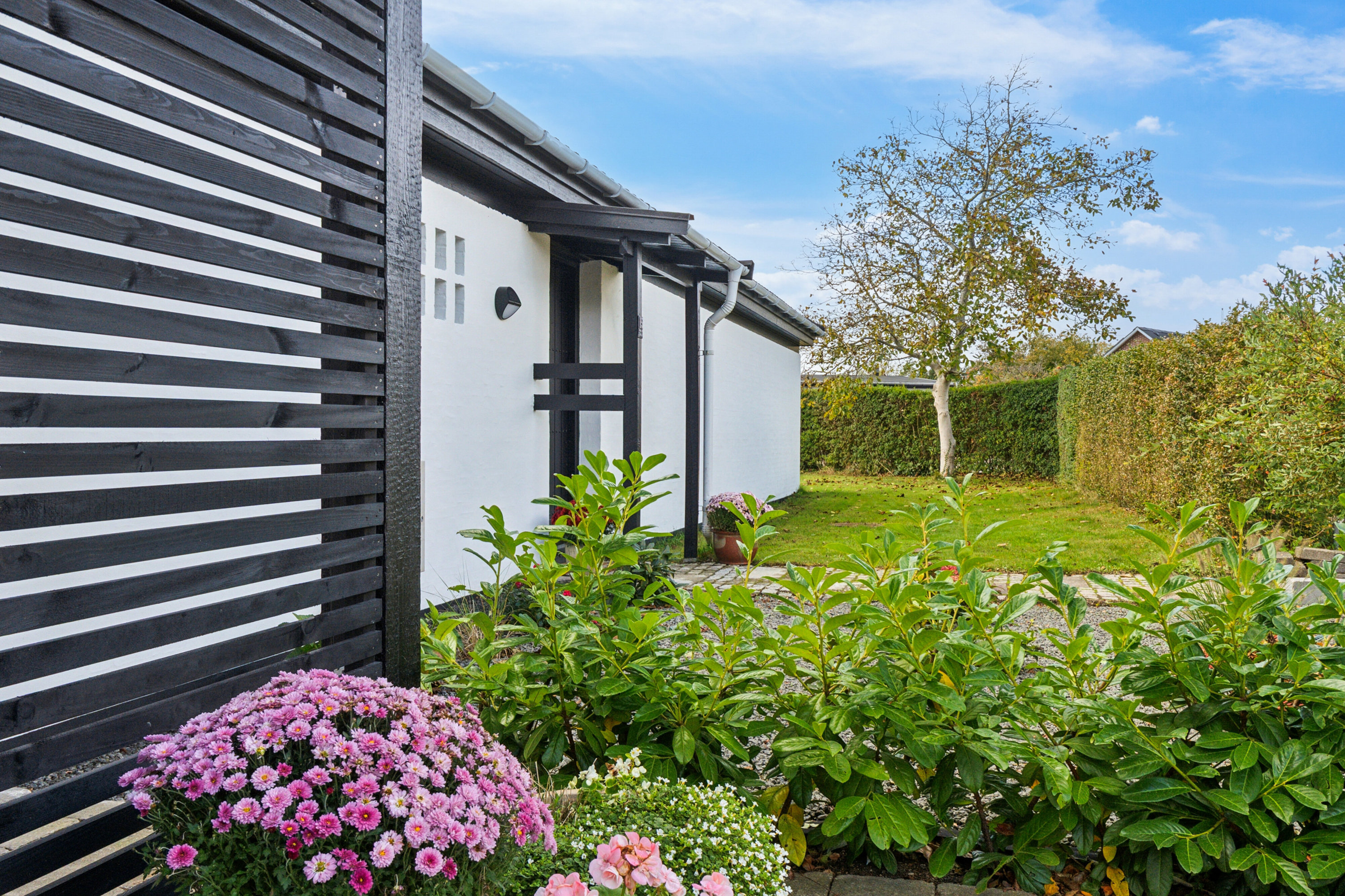 Fremhævet udendørs billede i fuldskærmstilstand. Billede af Theseus Alle 15, 2650 Hvidovre