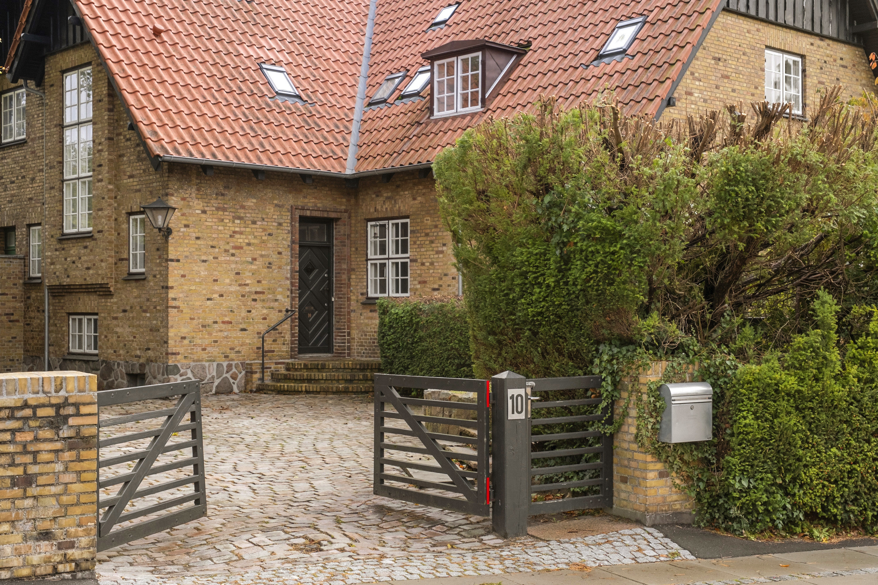 Miniaturebillede 1: ejendommen. Billede af Barsehøj 10, 2900 Hellerup