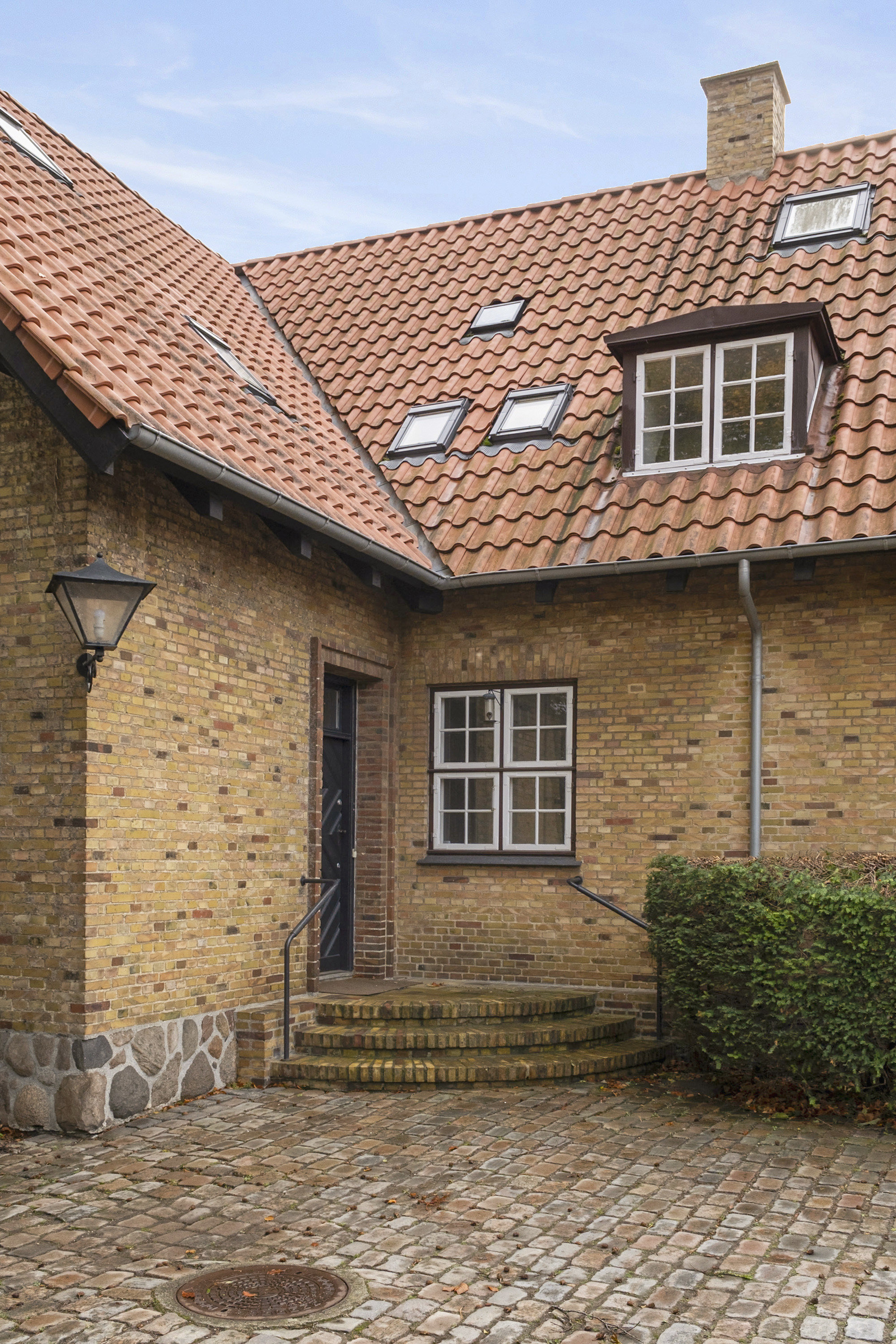 Fremhævet entré billede i fuldskærmstilstand. Billede af Barsehøj 10, 2900 Hellerup