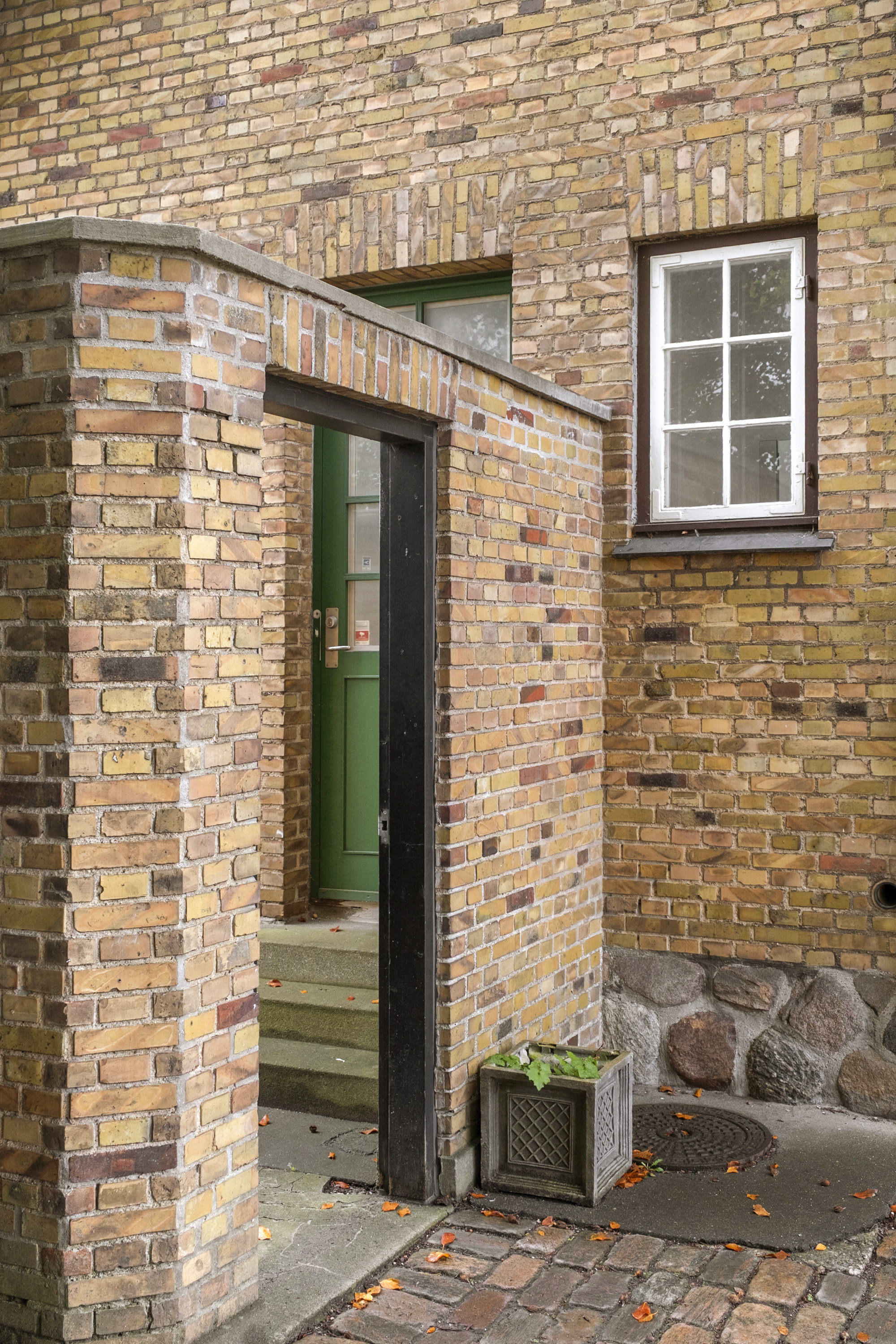 Fremhævet entré billede i fuldskærmstilstand. Billede af Barsehøj 10, 2900 Hellerup