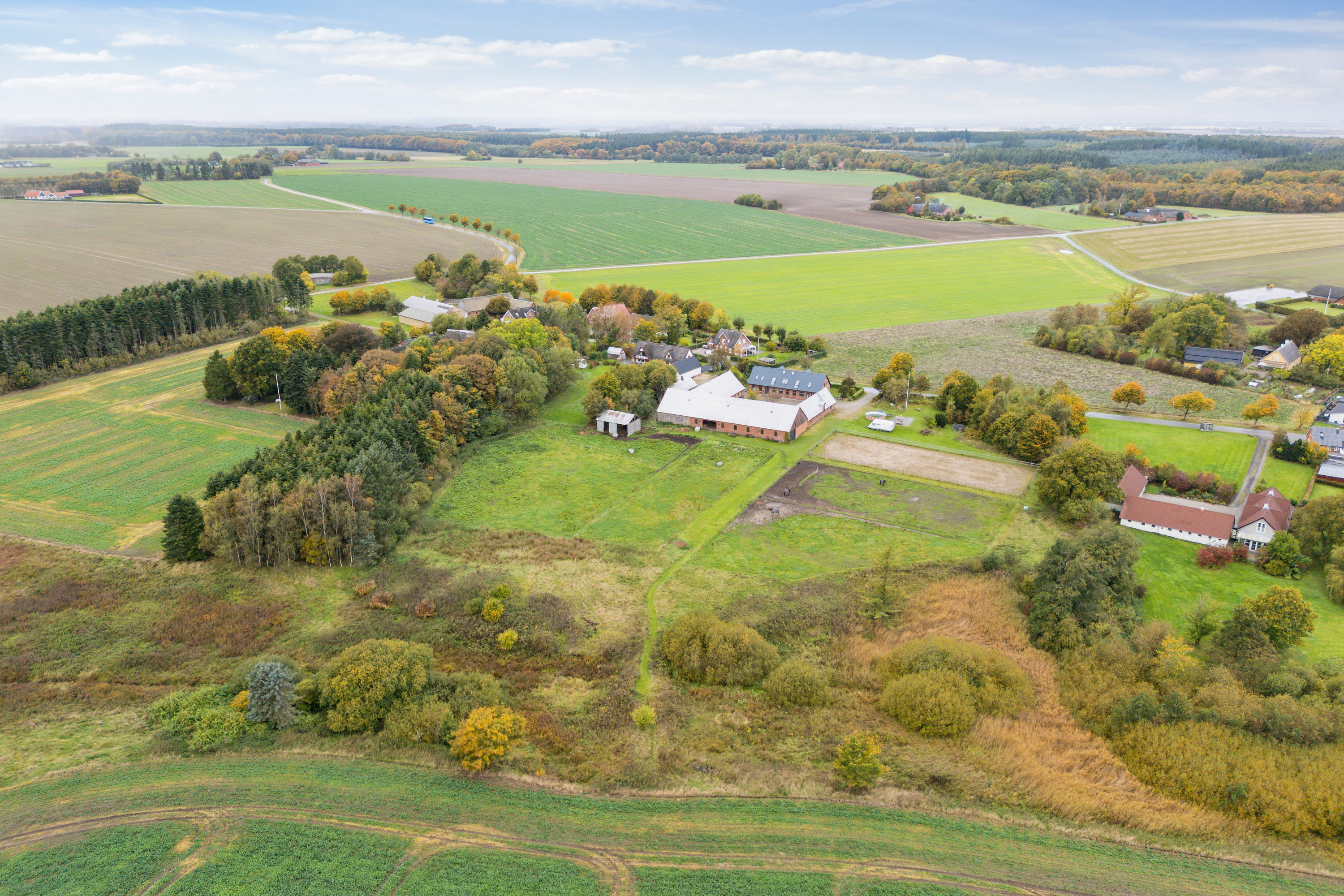 Fremhævet luftfoto billede i fuldskærmstilstand. Billede af Solkærvej 5, Tinning, 8382 Hinnerup