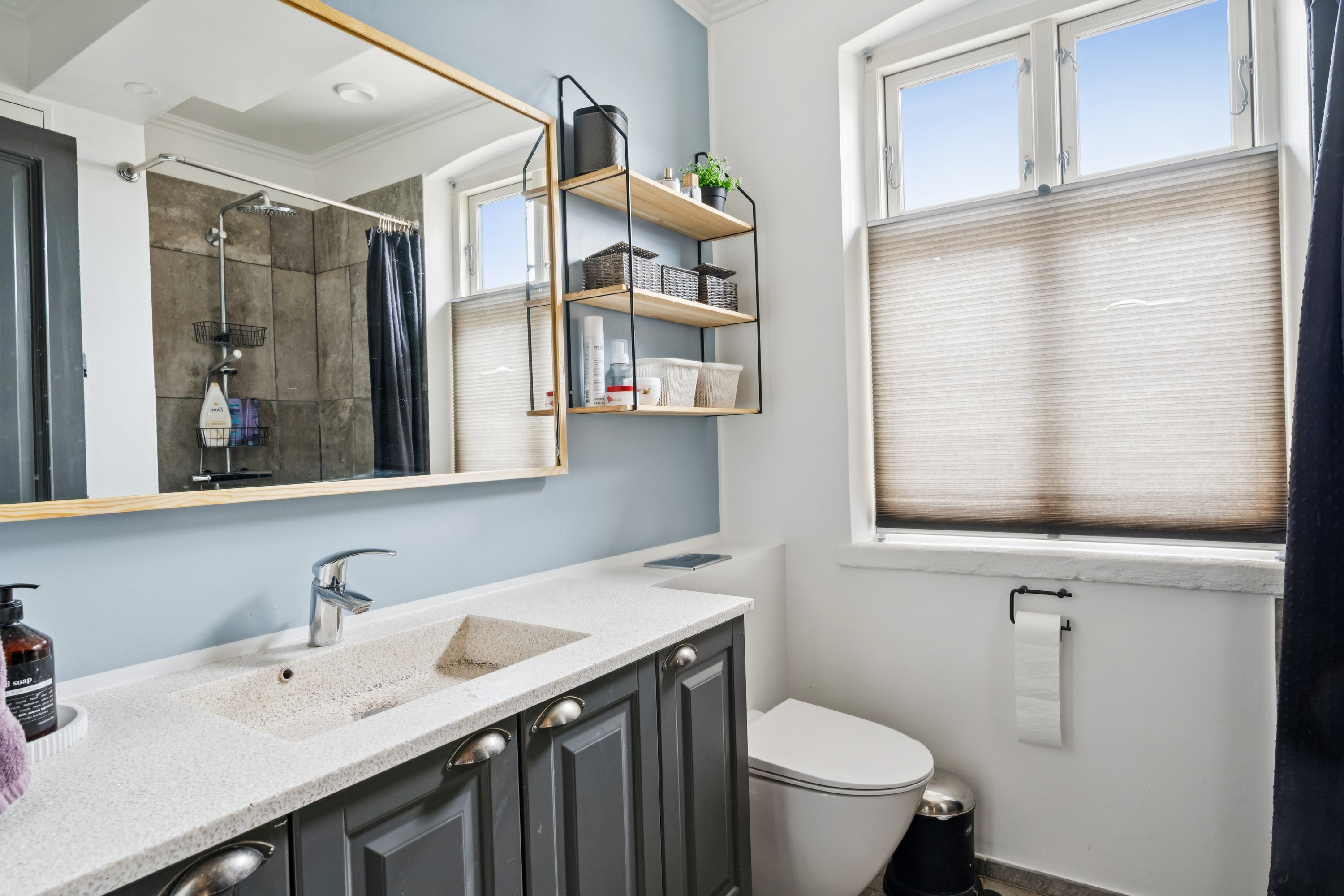 Fremhævet badeværelse billede i fuldskærmstilstand. Billede af Solkærvej 5, Tinning, 8382 Hinnerup