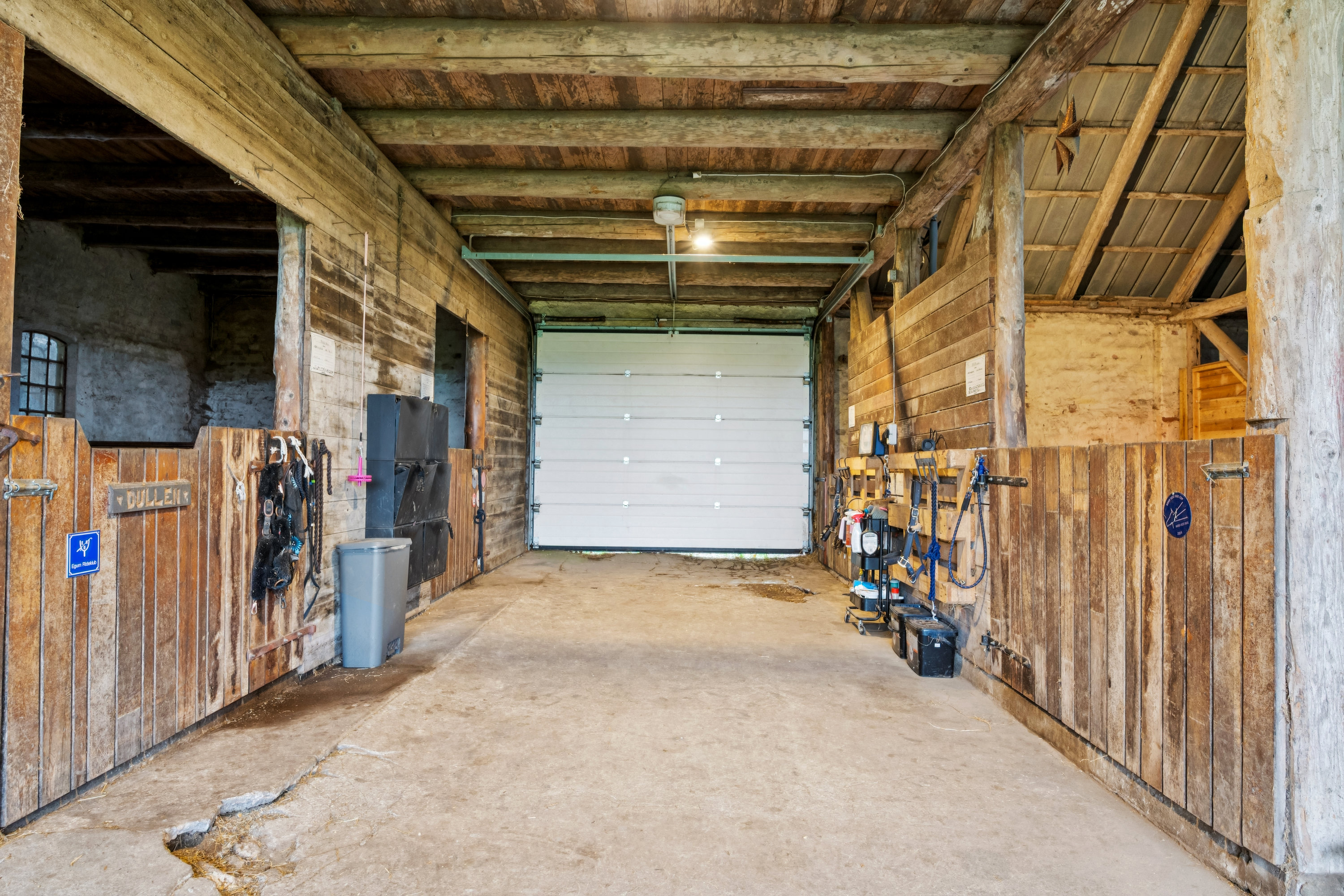 Fremhævet stald billede i fuldskærmstilstand. Billede af Solkærvej 5, Tinning, 8382 Hinnerup