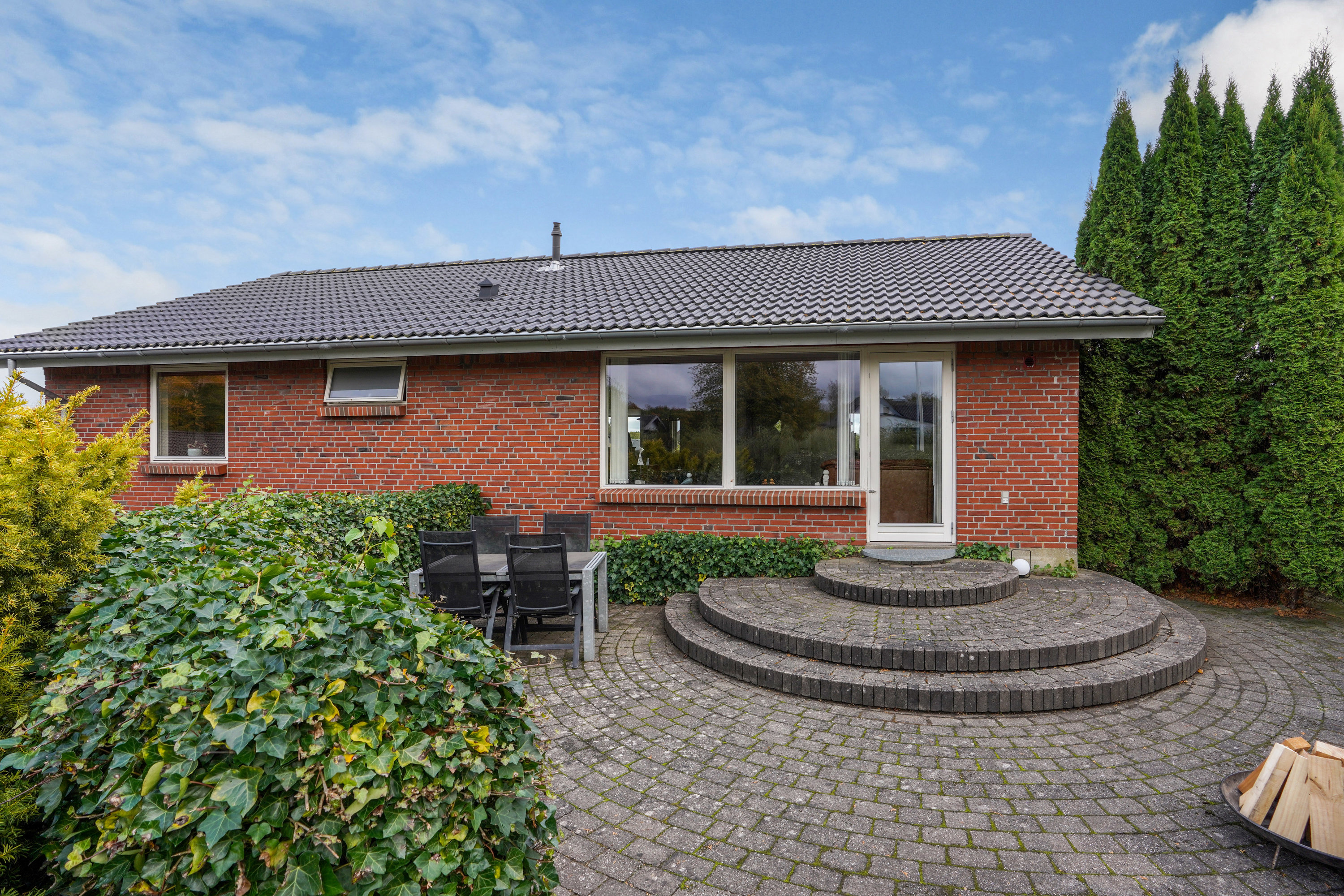 Fremhævet terrasse billede i fuldskærmstilstand. Billede af Refshaven 3, 7321 Gadbjerg