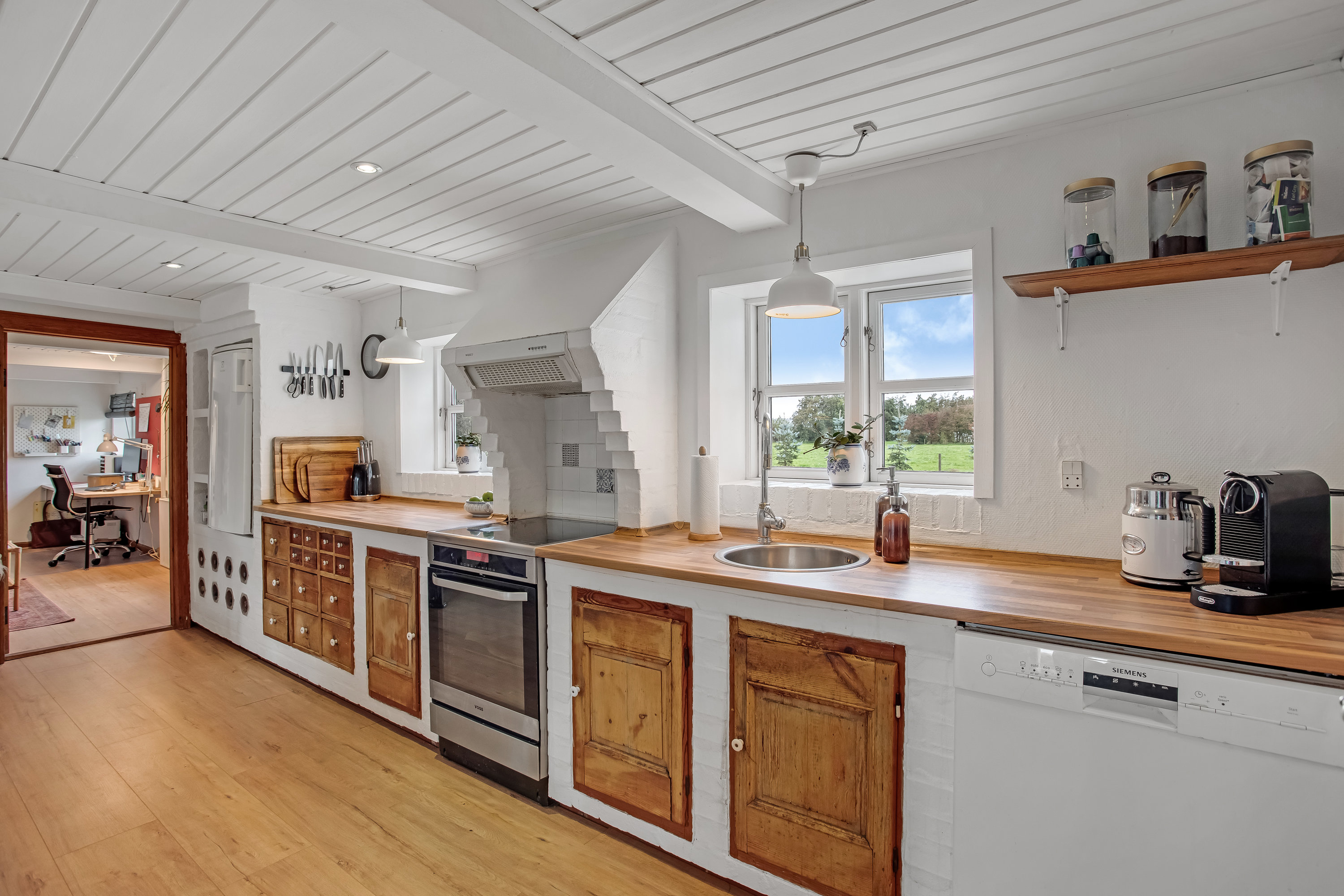 Fremhævet køkken billede i fuldskærmstilstand. Billede af Horsbølvej 26, Rejsby, 6780 Skærbæk