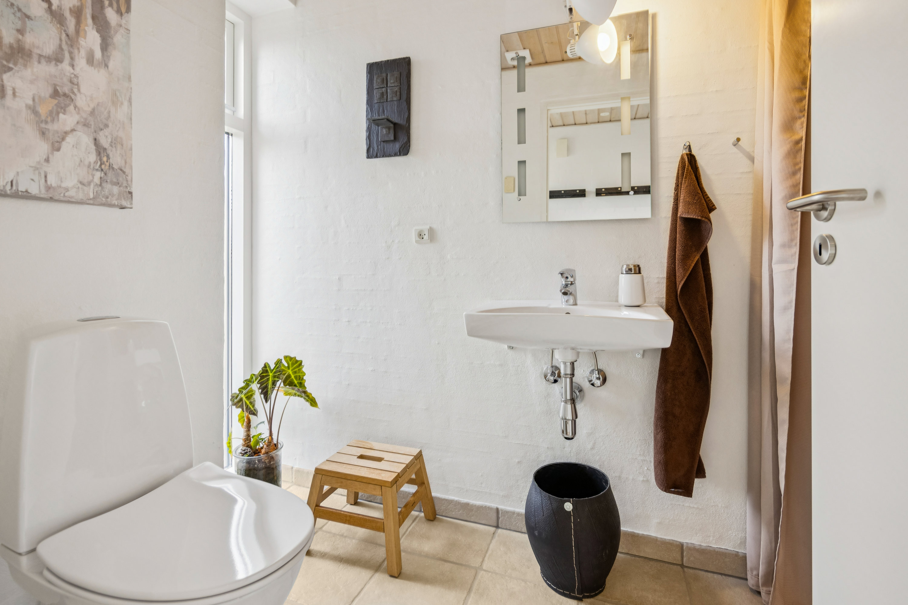 Fremhævet badeværelse billede i fuldskærmstilstand. Billede af Klitheden Syd 16, Hune, 9492 Blokhus