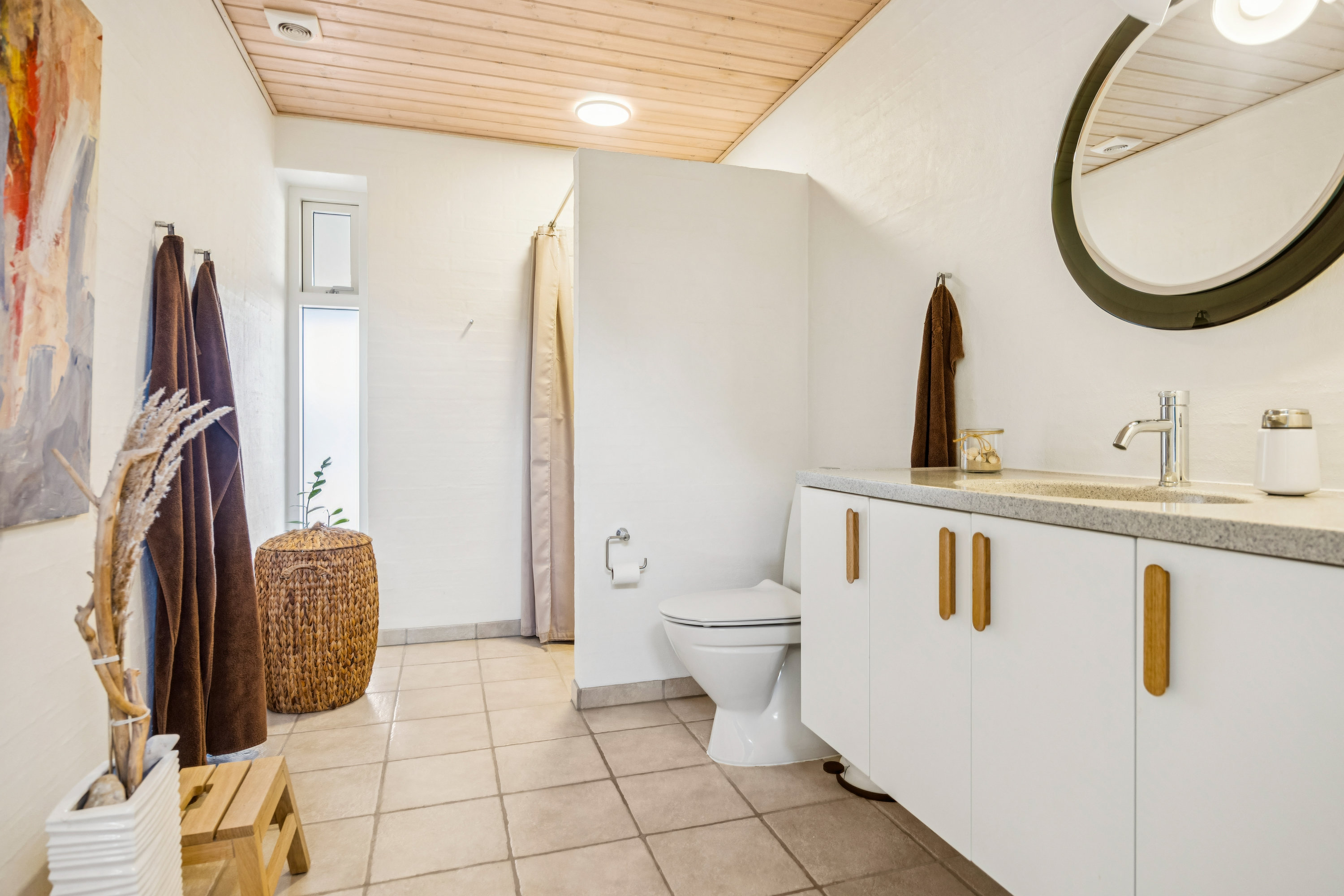 Fremhævet badeværelse billede i fuldskærmstilstand. Billede af Klitheden Syd 16, Hune, 9492 Blokhus