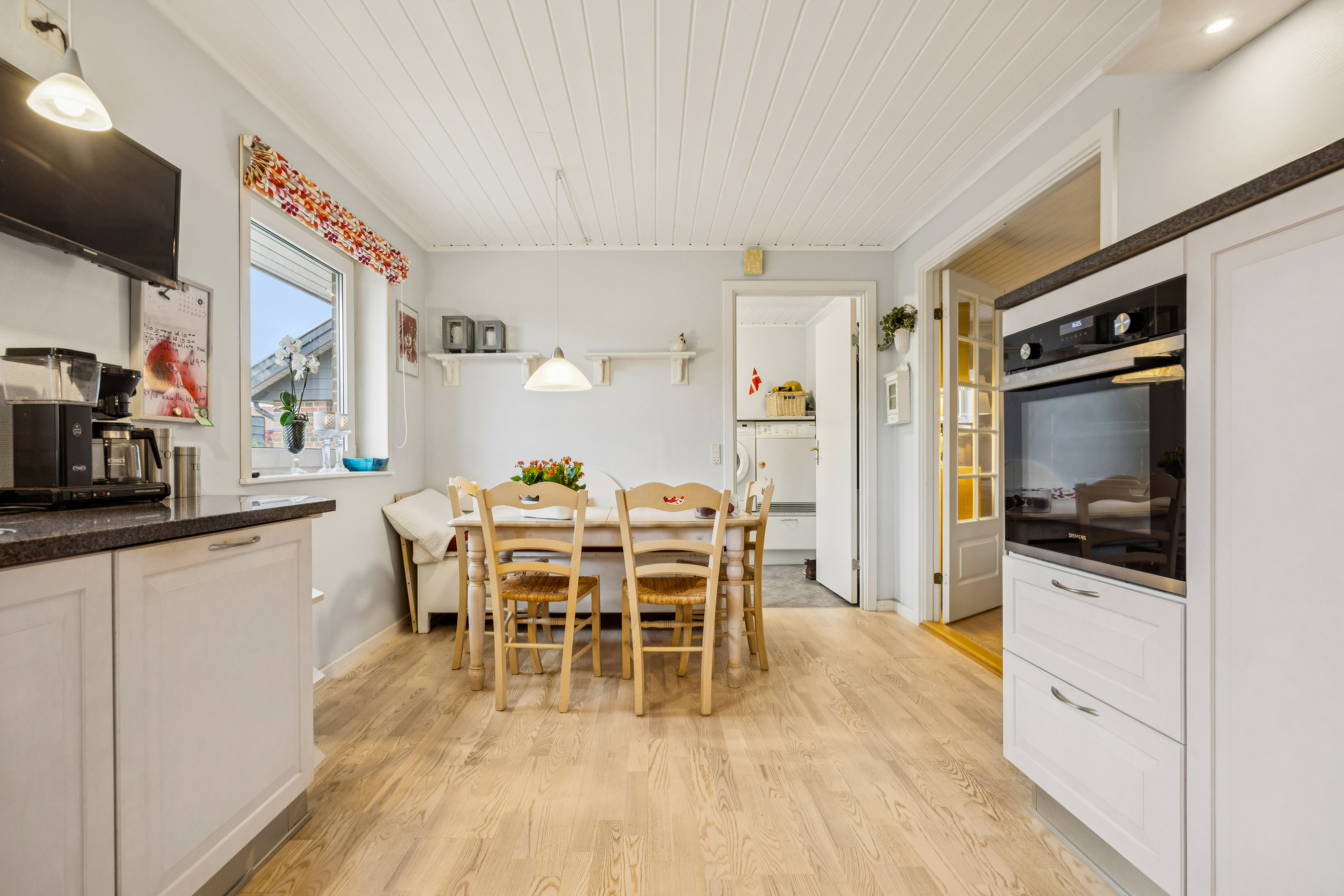 Fremhævet køkken billede i fuldskærmstilstand. Billede af Blåbærvej 35, 9440 Aabybro