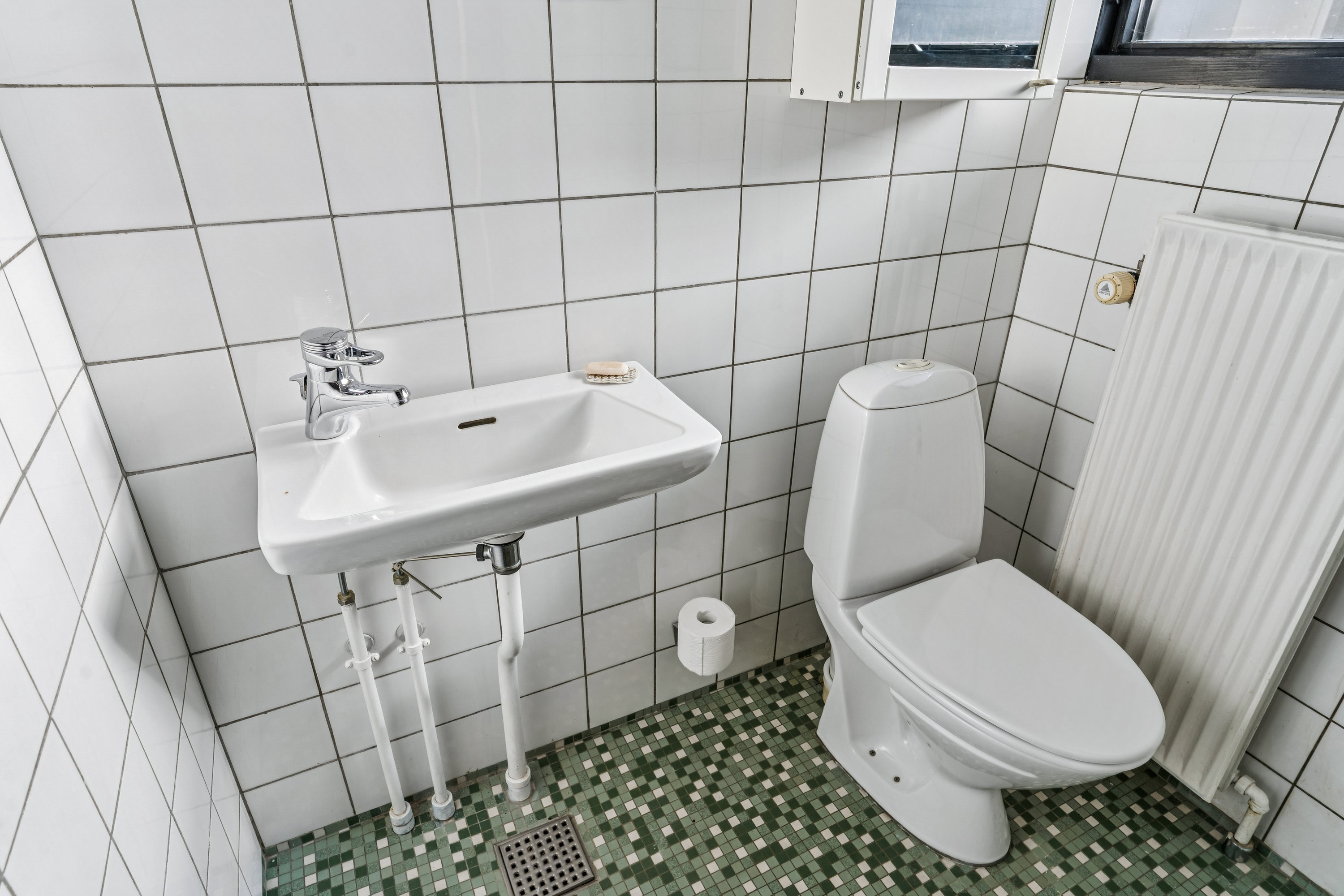 Fremhævet badeværelse billede i fuldskærmstilstand. Billede af Østerhegn 47, 2880 Bagsværd