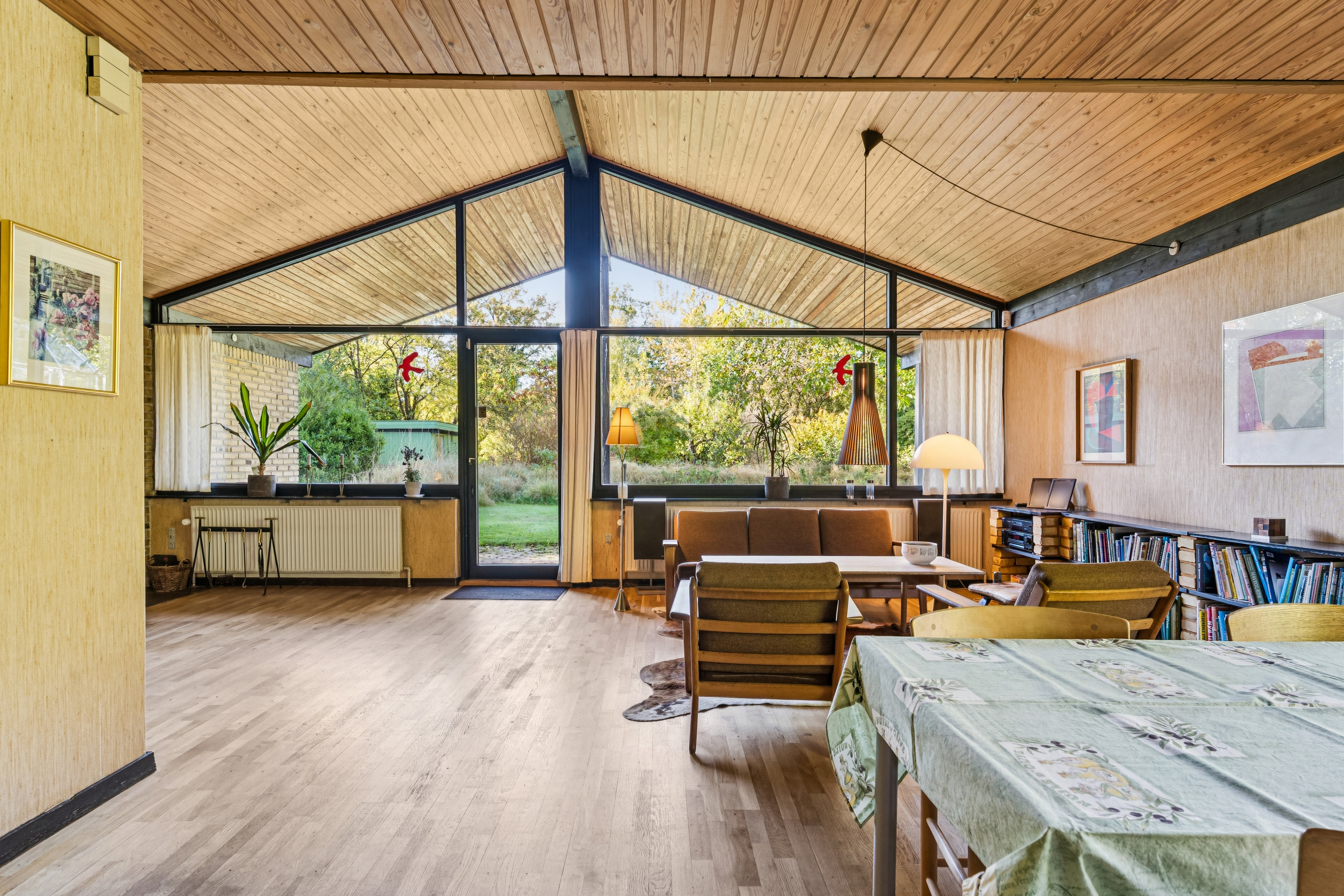 Fremhævet stue billede i fuldskærmstilstand. Billede af Østerhegn 47, 2880 Bagsværd