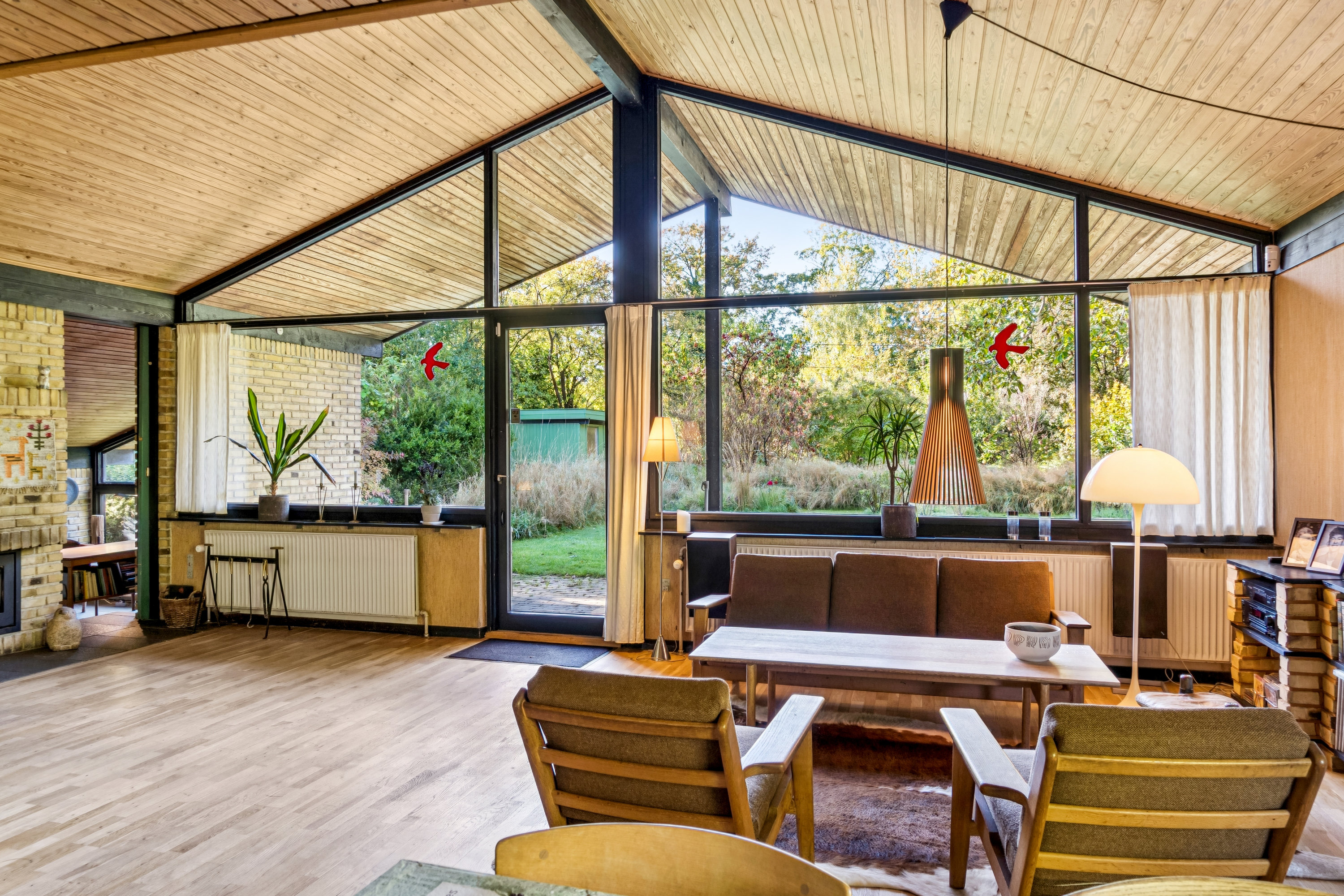 Fremhævet stue billede i fuldskærmstilstand. Billede af Østerhegn 47, 2880 Bagsværd