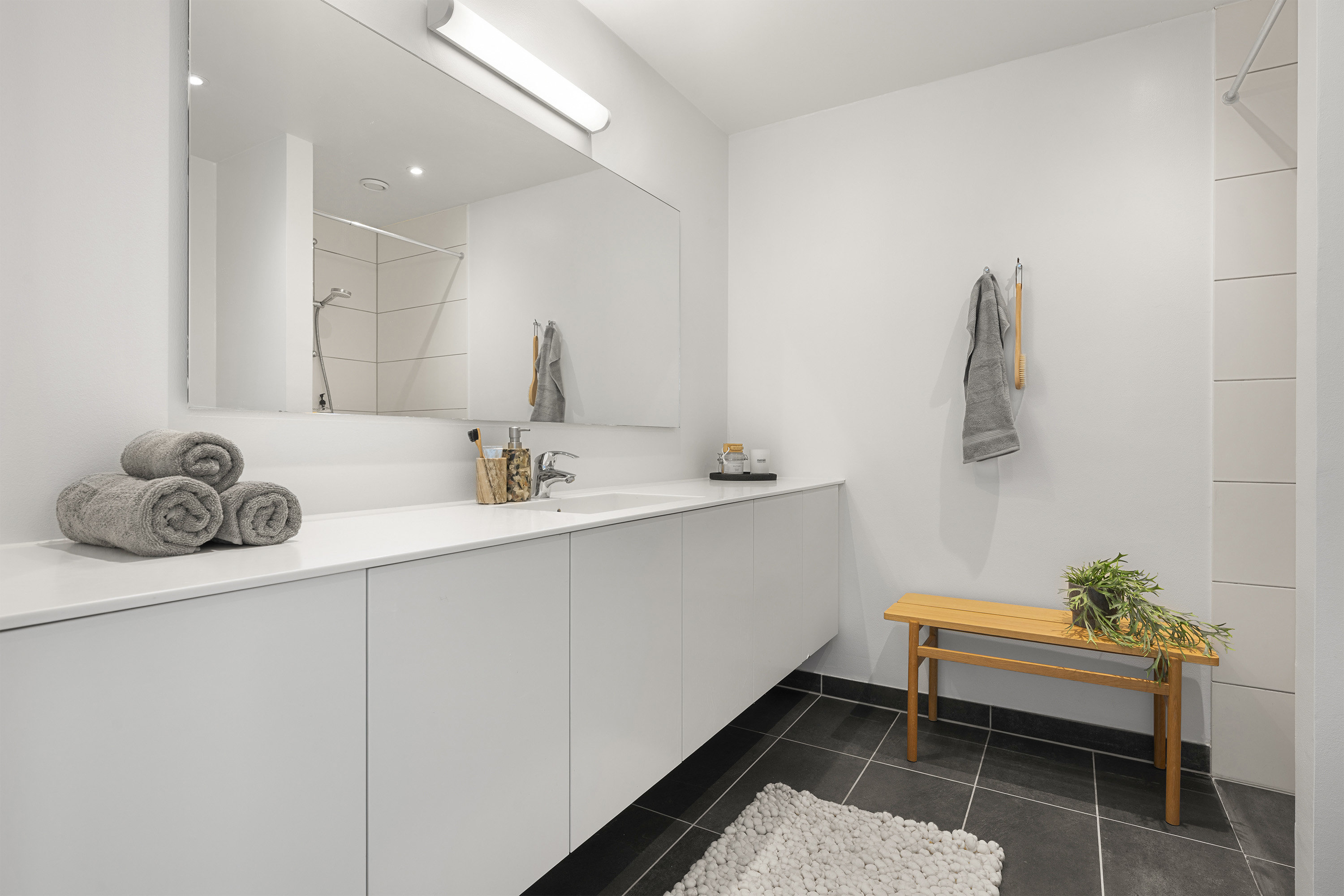 Fremhævet badeværelse billede i fuldskærmstilstand. Billede af Ahornvej 1F, 1. 11., 2970 Hørsholm